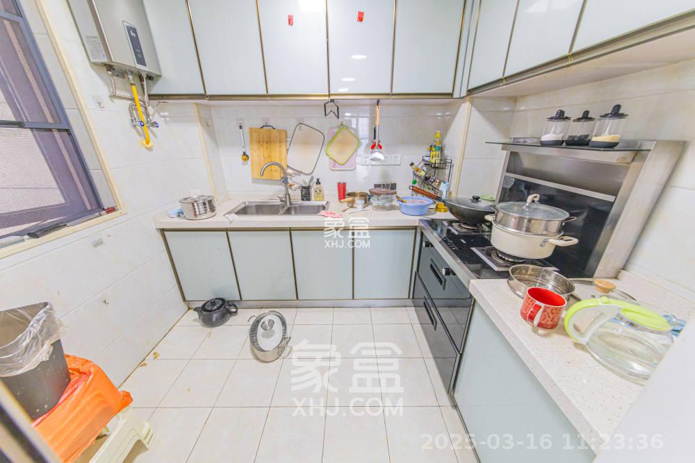 鑫远玲珑 3室2厅1卫 2300.0元/月 鑫远玲珑 3室2厅1卫 2300.0元/月室内图