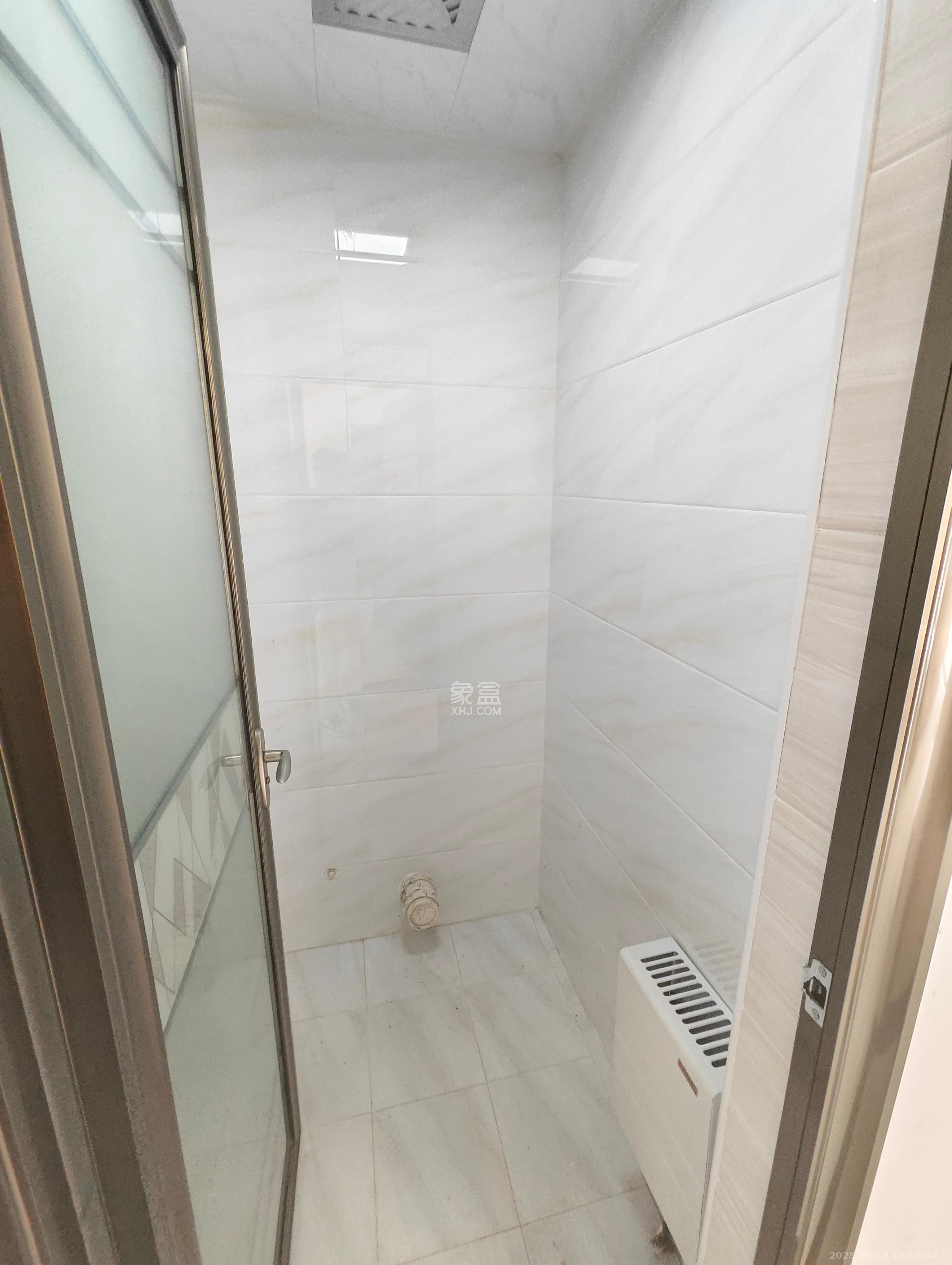 怡海星城 3室2厅1卫 1800.0元/月 怡海星城 3室2厅1卫 1800.0元/月室内图