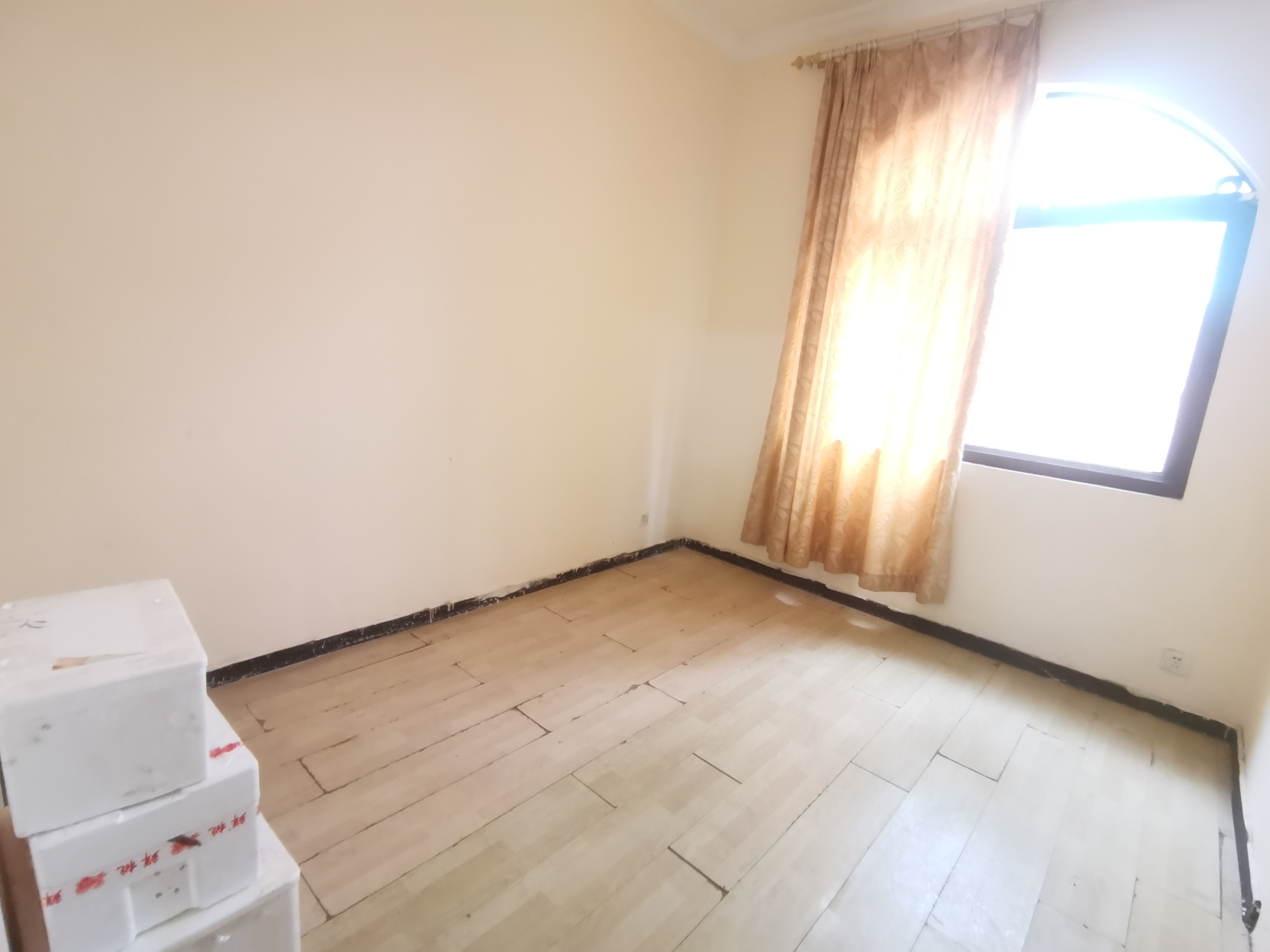 海房新村 9室2厅3卫 10000.0元/月 海房新村 9室2厅3卫 10000.0元/月室内图