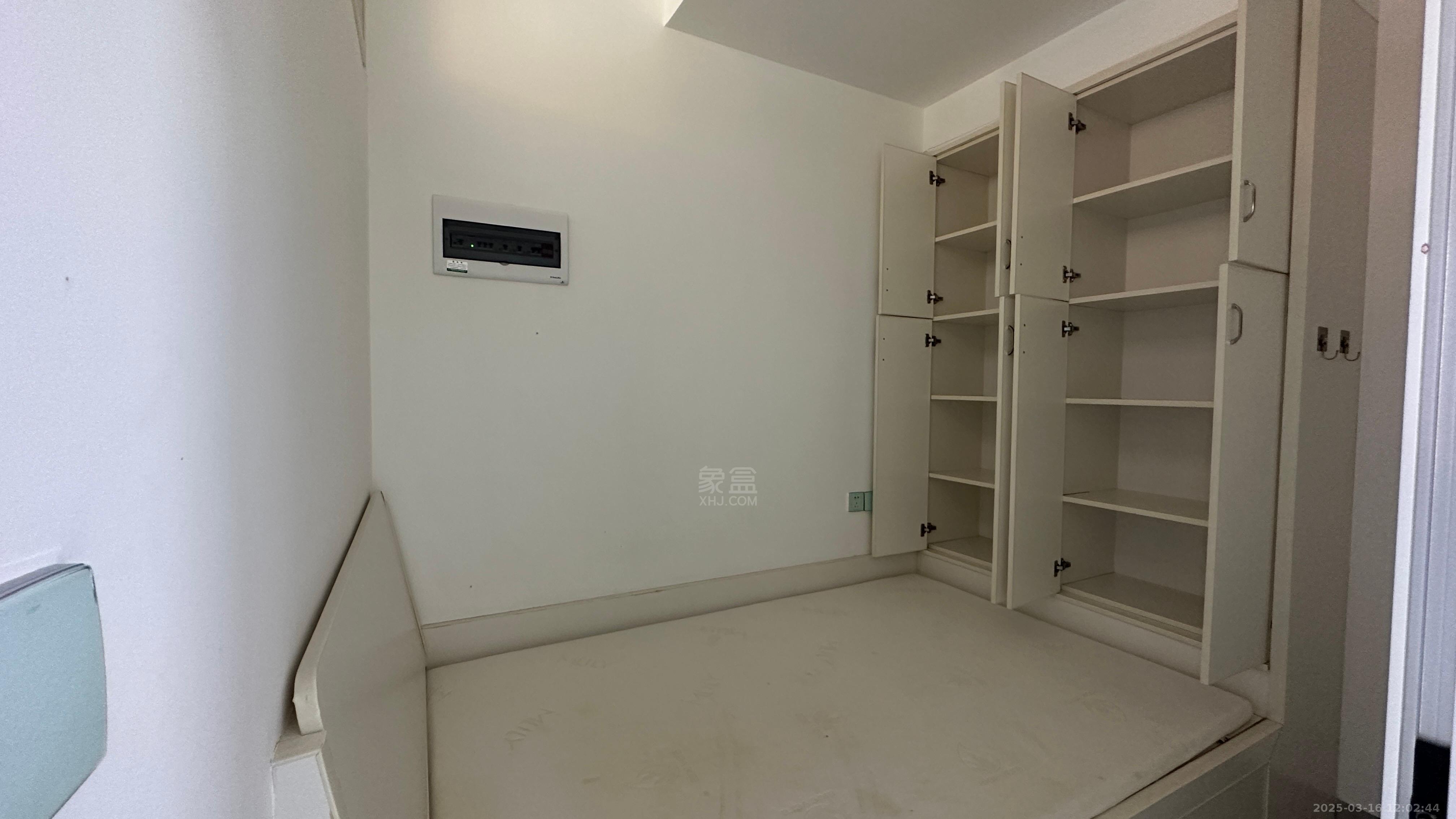 白金汉宫 2室1厅1卫 1500.0元/月 白金汉宫 2室1厅1卫 1500.0元/月室内图