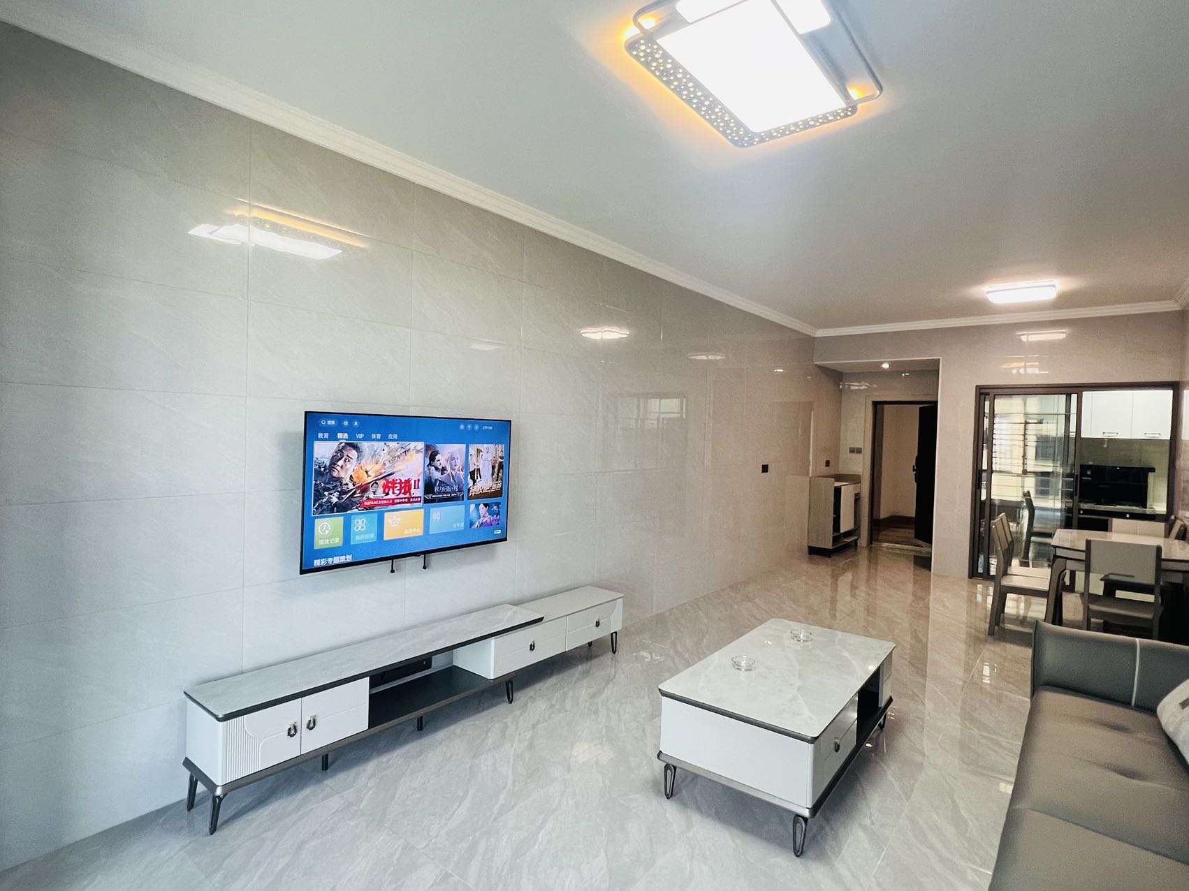 奥地利春天  3室2厅2卫    2200.0元/月 奥地利春天  3室2厅2卫    2200.0元/月室内图