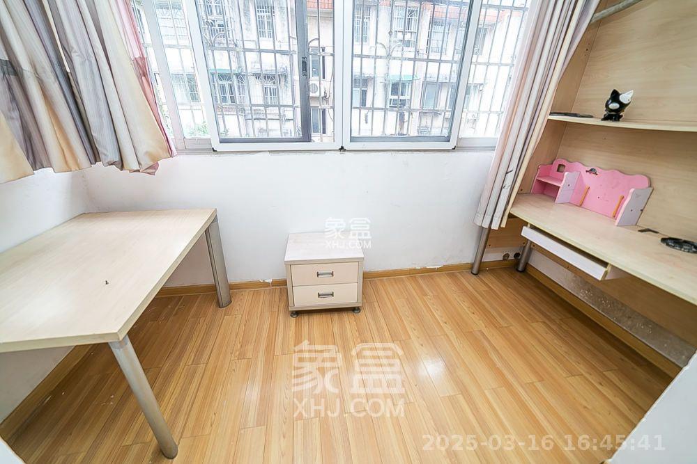 湘计花园  3室2厅1卫   2300.00元/月室内图