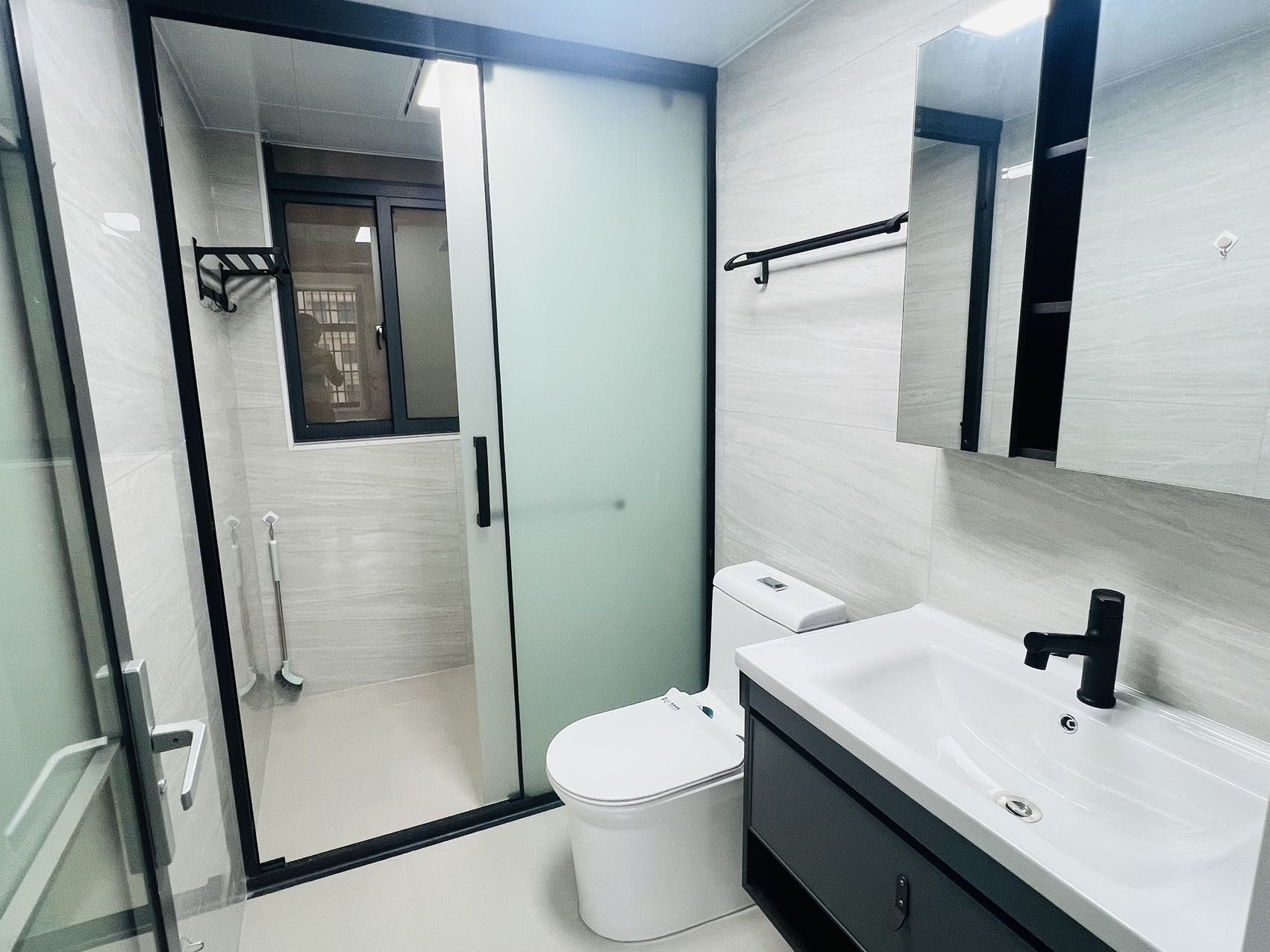 奥地利春天  3室2厅2卫    2200.0元/月 奥地利春天  3室2厅2卫    2200.0元/月室内图