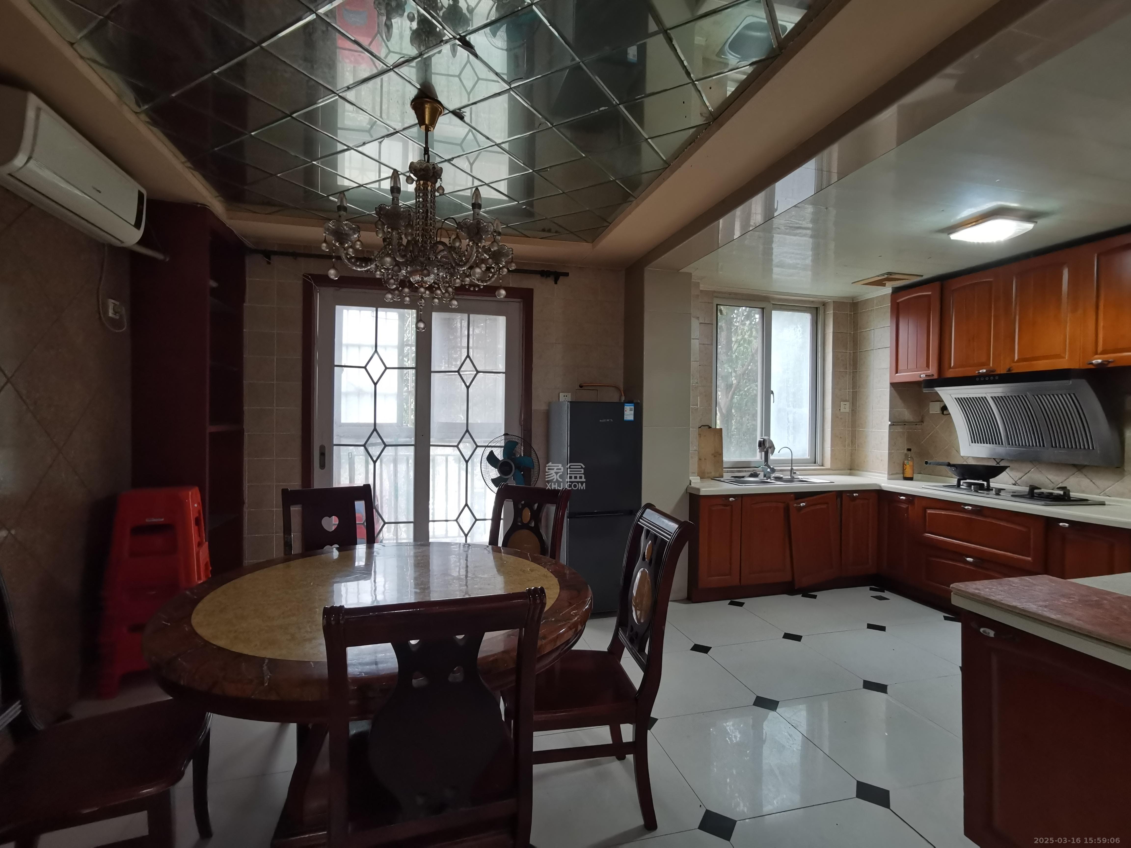 学府华庭 5室2厅2卫 2700.0元/月 学府华庭 5室2厅2卫 2700.0元/月室内图