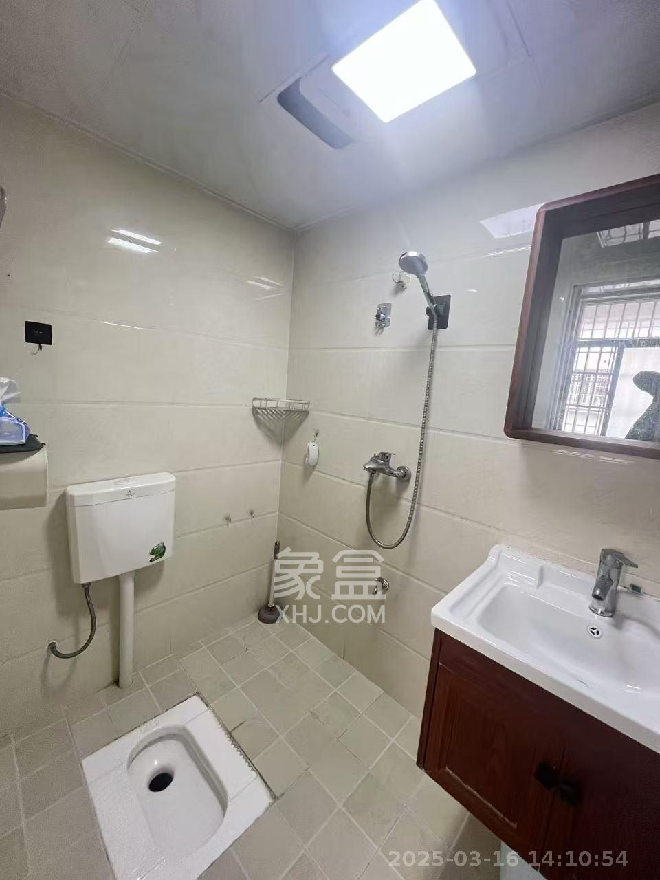 新民小区  2室1厅1卫   2400.00元/月室内图