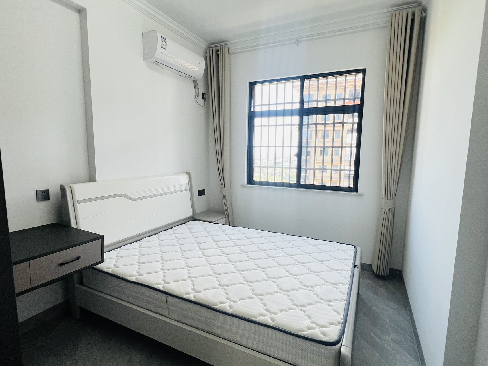 奥地利春天  3室2厅2卫    2200.0元/月 奥地利春天  3室2厅2卫    2200.0元/月室内图