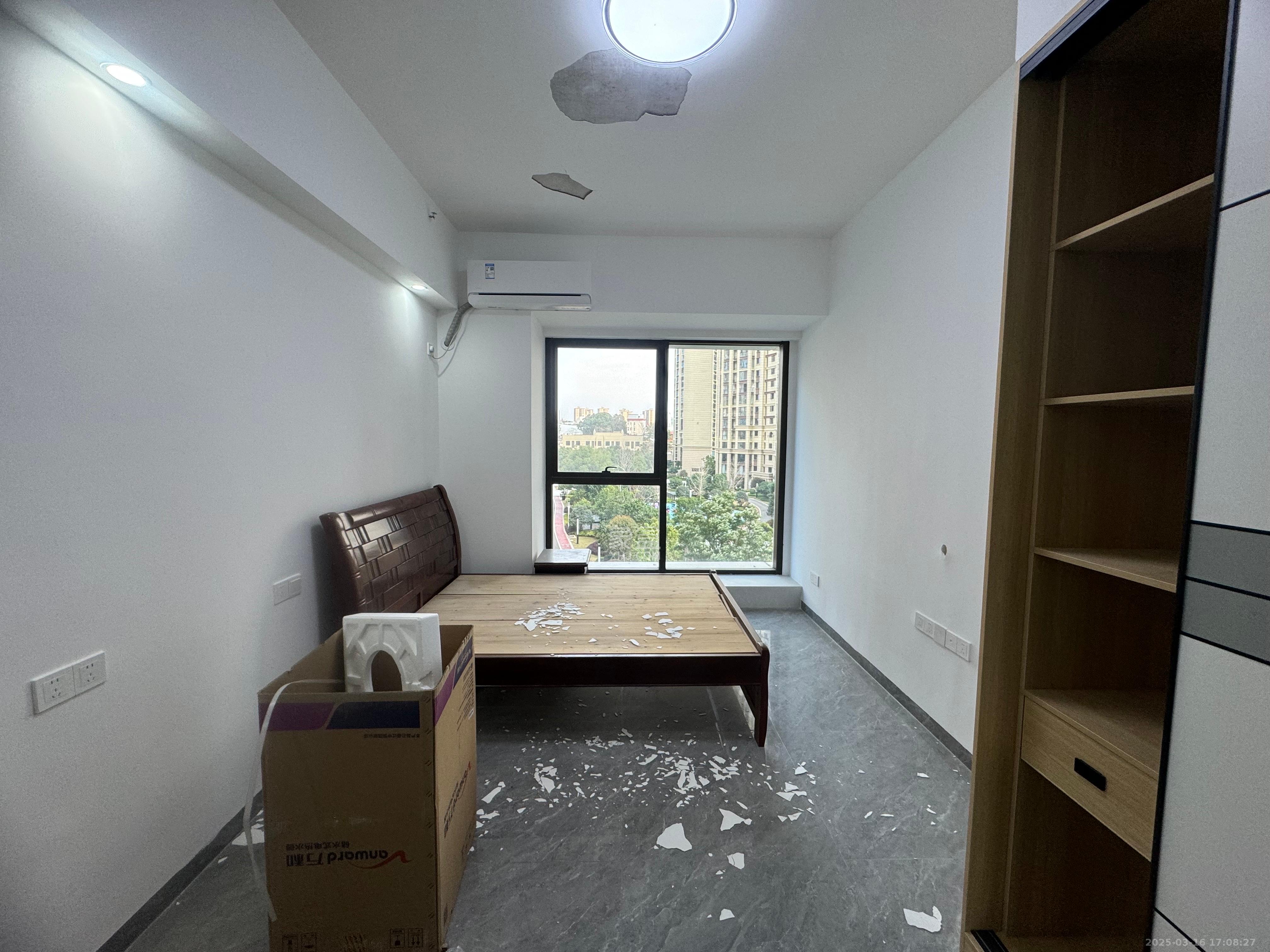 臻园  1室1厅1卫   1400.00元/月室内图1