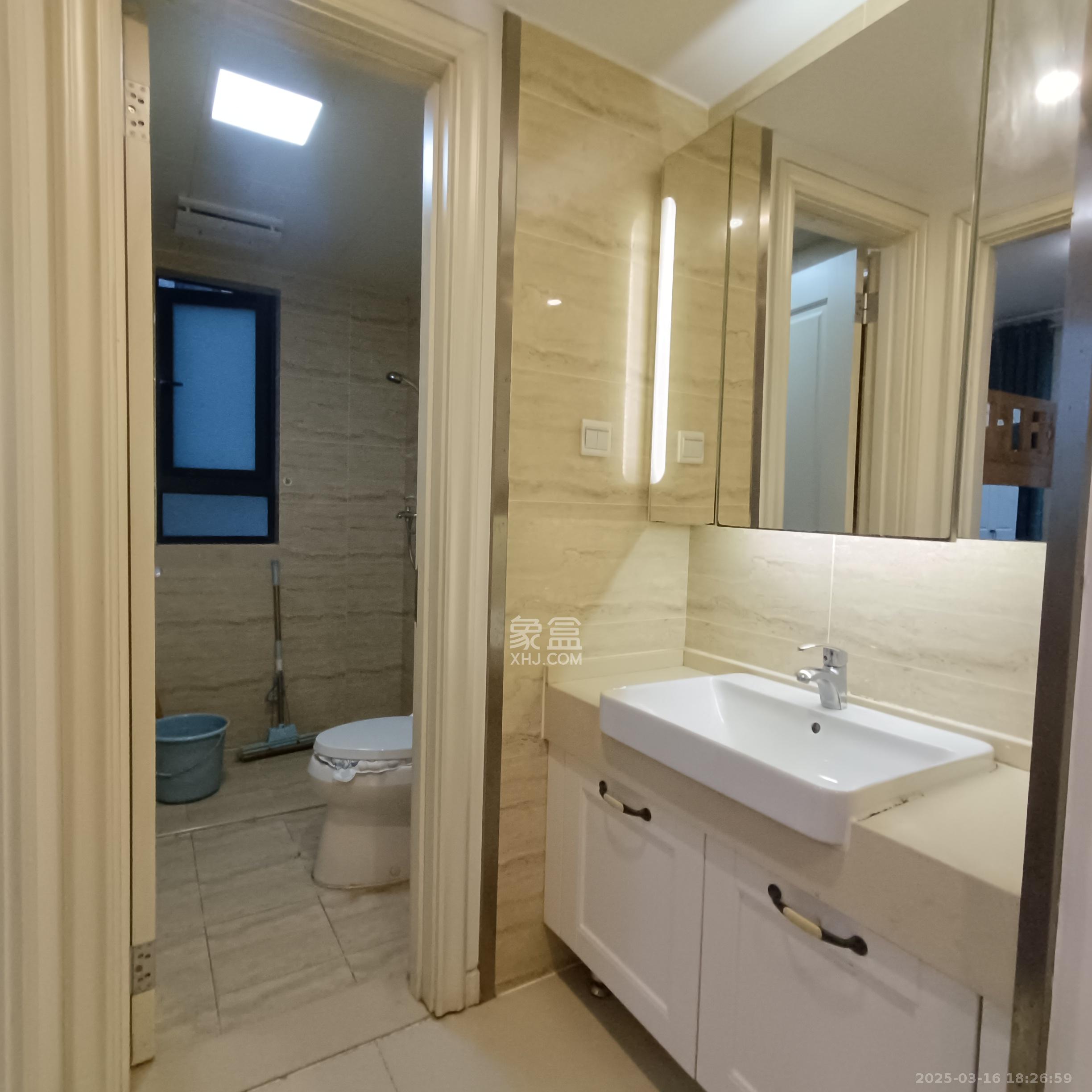 万科魅力之城观澜里 3室2厅2卫 2500.0元/月 万科魅力之城观澜里 3室2厅2卫 2500.0元/月室内图