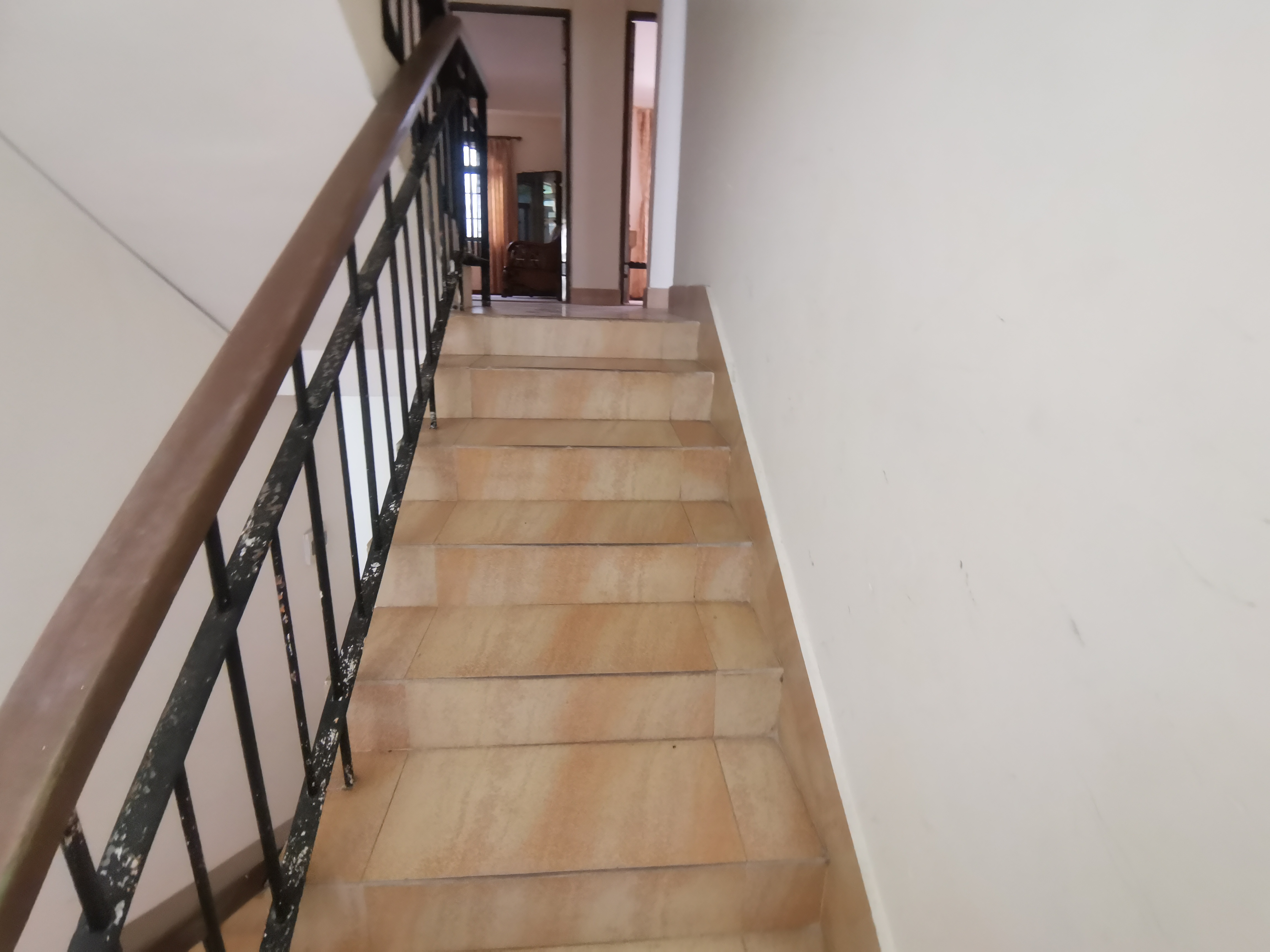 海房新村 9室2厅3卫 10000.0元/月 海房新村 9室2厅3卫 10000.0元/月室内图