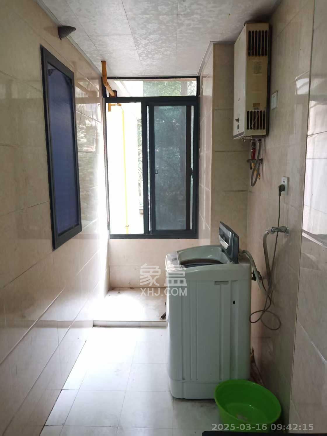保利麓谷林语A区  1室2厅1卫   1000.00元/月室内图