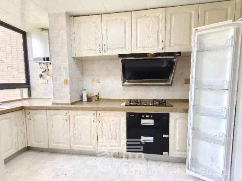 融科东南海  4室2厅2卫    4000.0元/月 融科东南海  4室2厅2卫    4000.0元/月室内图