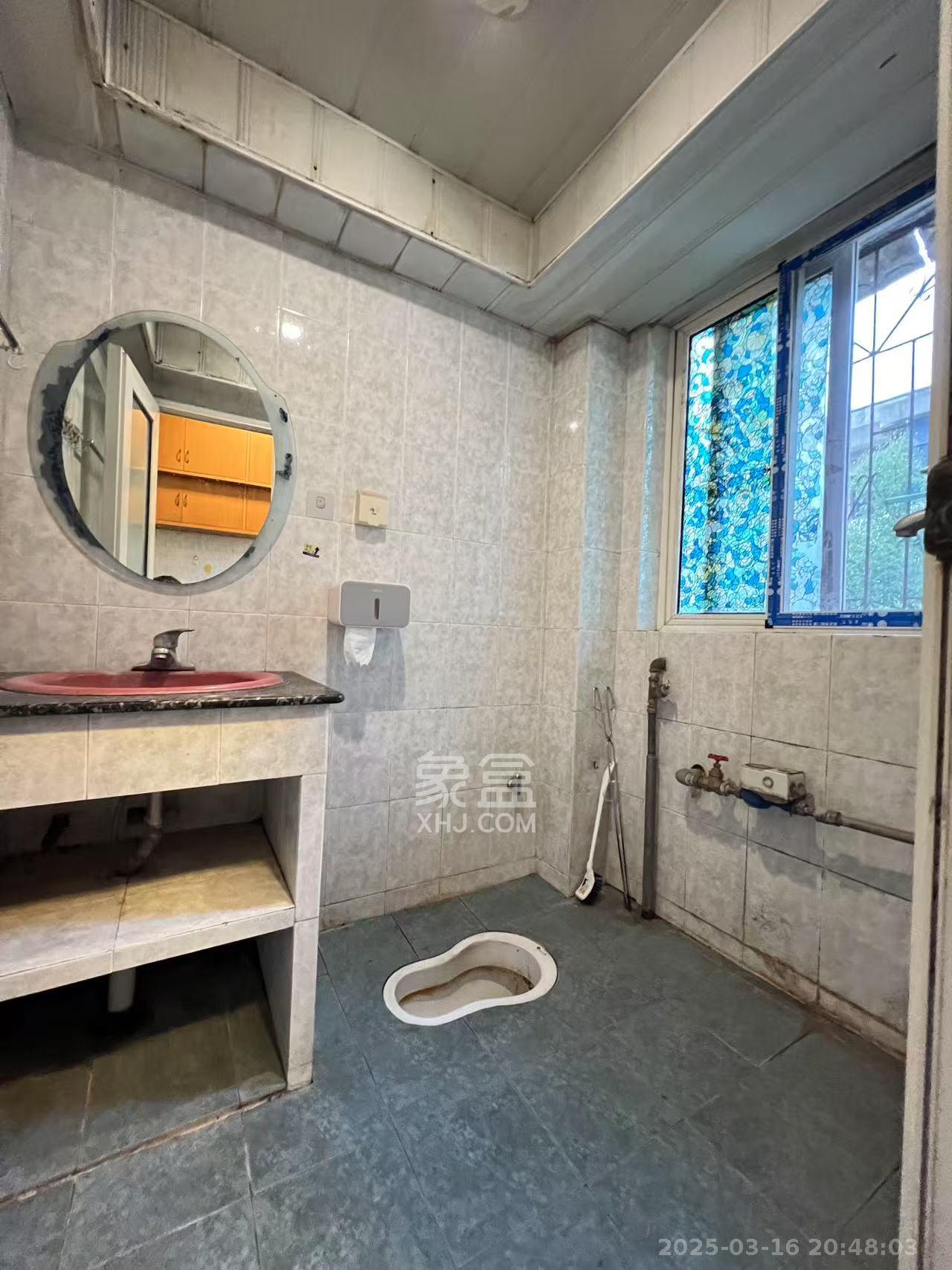 省水院宿舍 2室2厅1卫 1800.0元/月 省水院宿舍 2室2厅1卫 1800.0元/月室内图