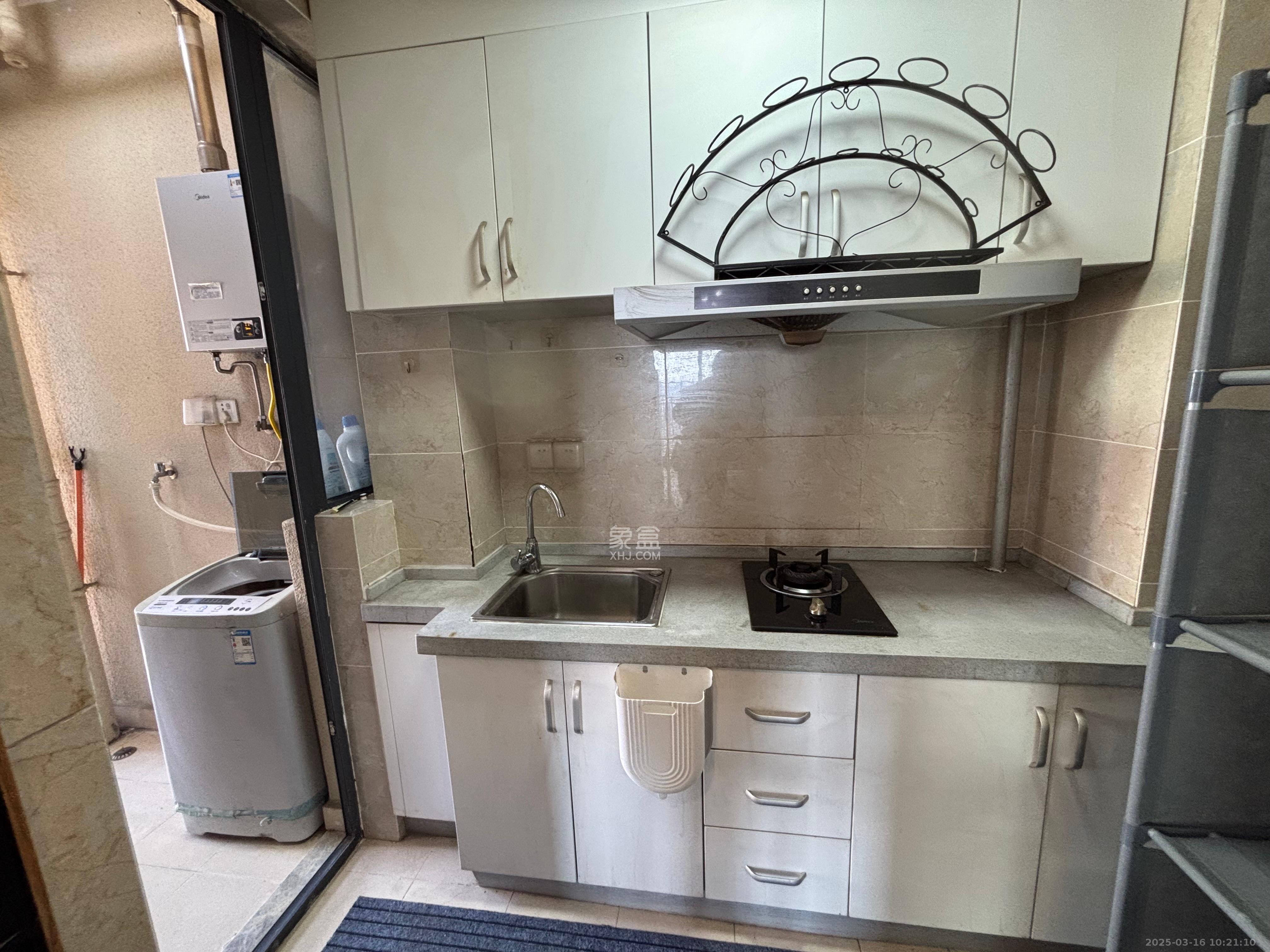 荣泰广场  1室2厅1卫   2200.00元/月室内图