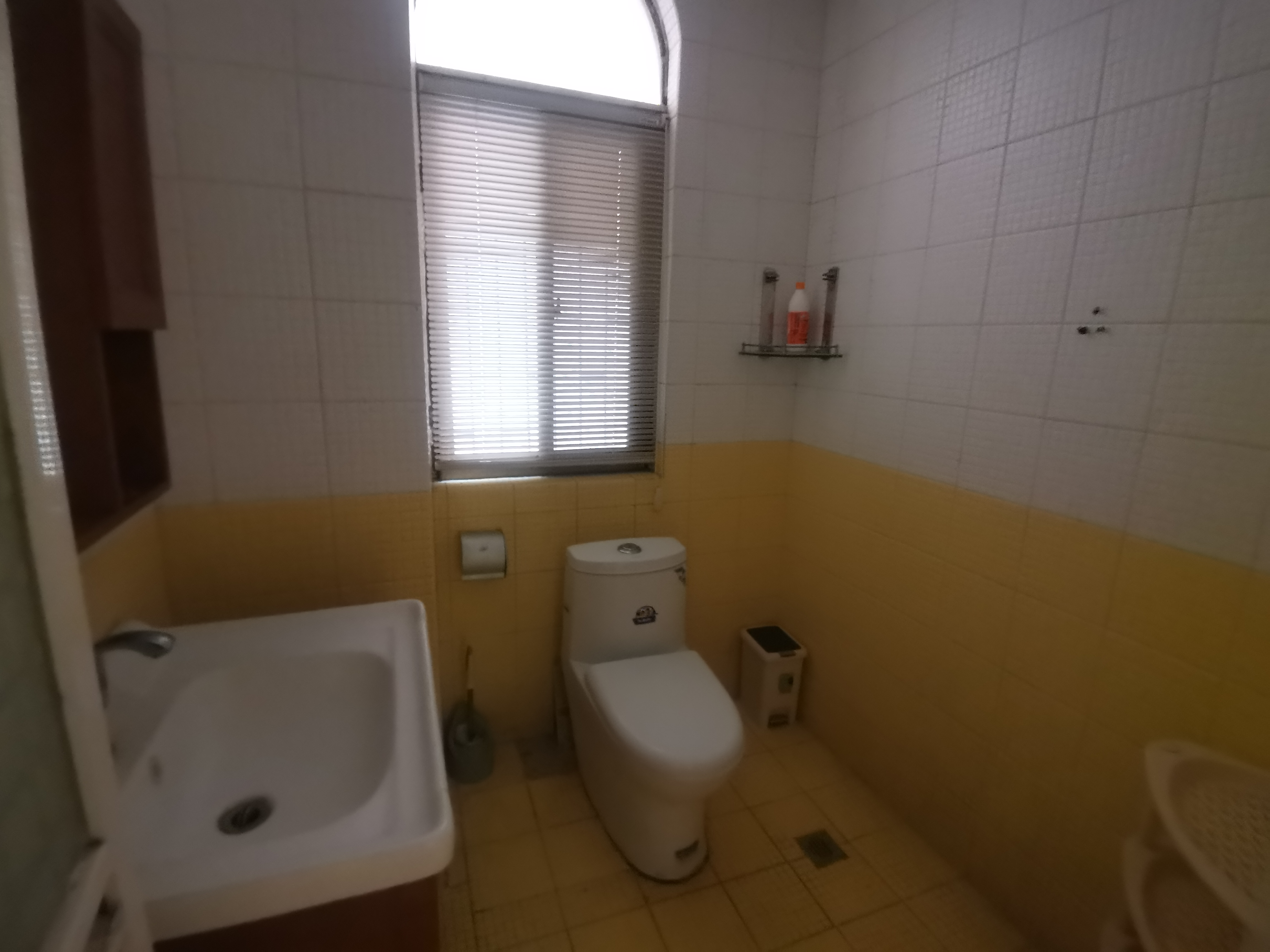 海房新村 9室2厅3卫 10000.0元/月 海房新村 9室2厅3卫 10000.0元/月室内图