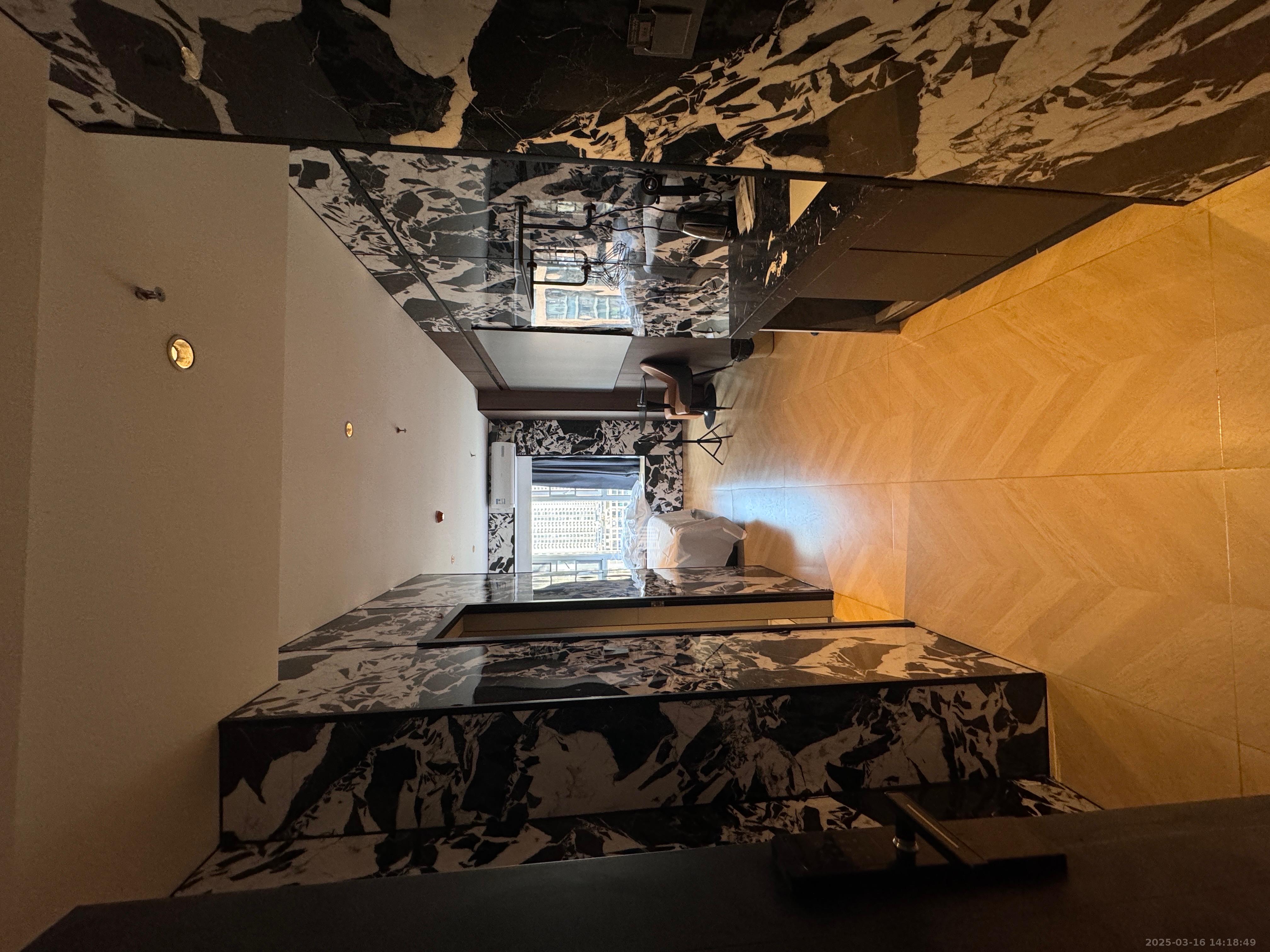芙蓉万国城MOMA（卓越汇富苑）  1室1厅1卫   1500.00元/月