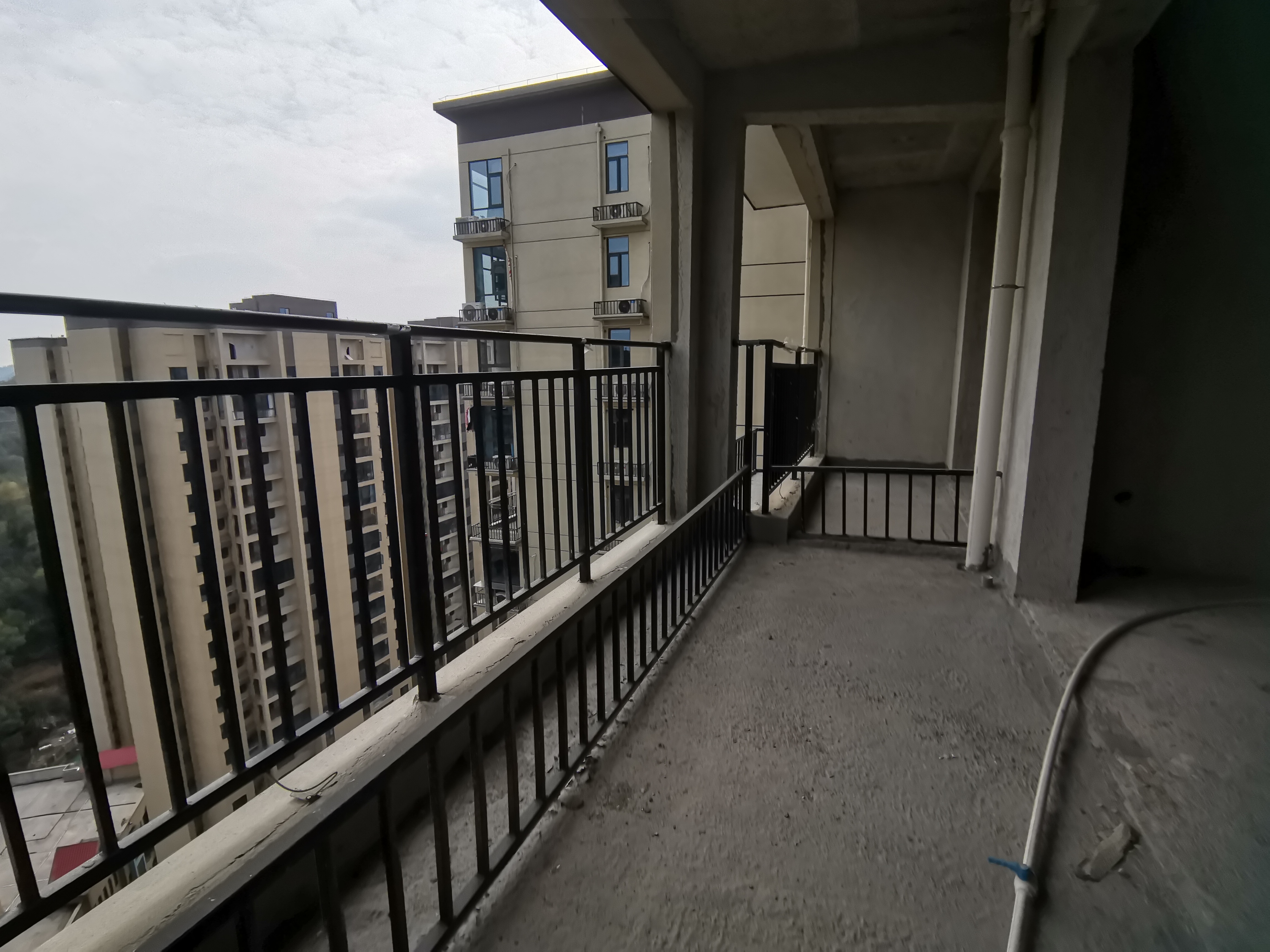 云泰天麓 5室2厅2卫 93.8万 云泰天麓 5室2厅2卫 93.8万客厅