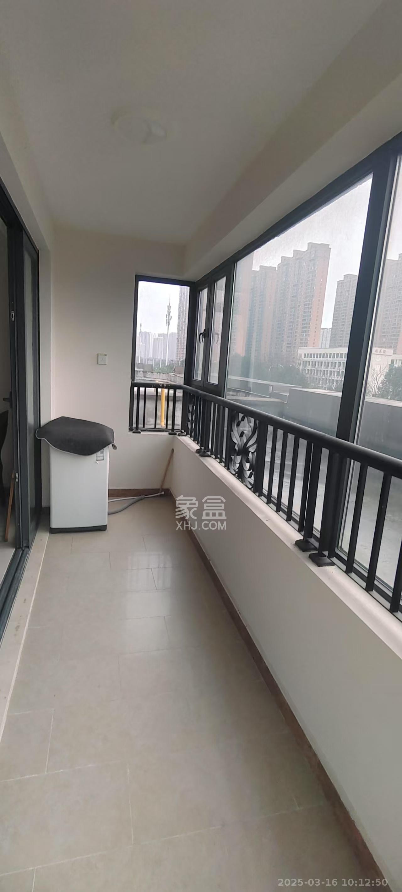 恒大御景半岛  3室2厅2卫   1800.00元/月室内图