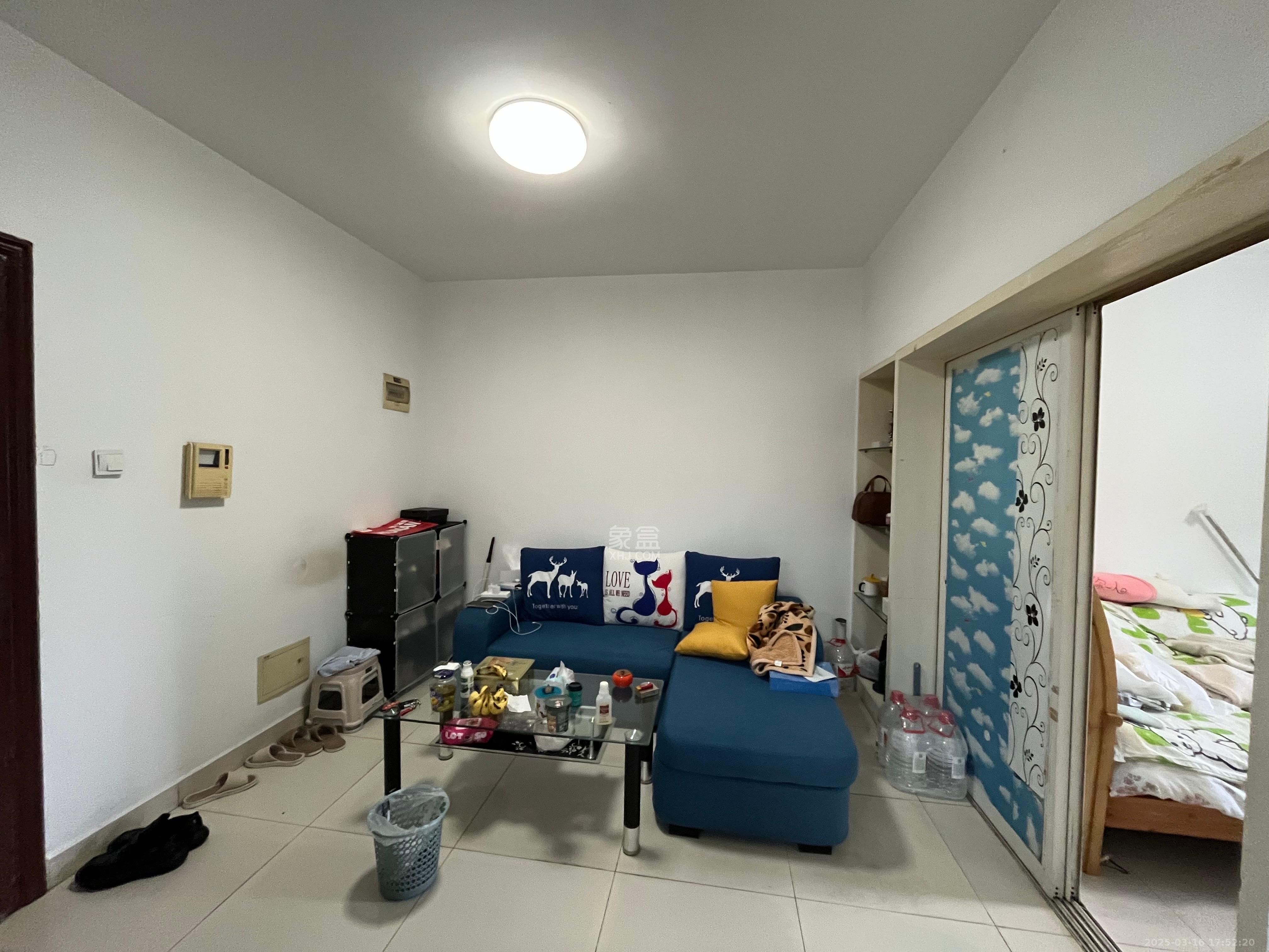 山水华景  2室1厅1卫   1600.00元/月室内图1