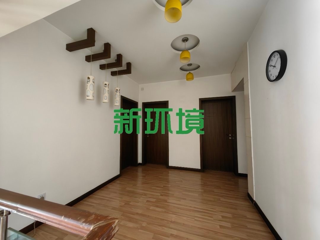 融苑小区  4室2厅2卫   65.00万客厅