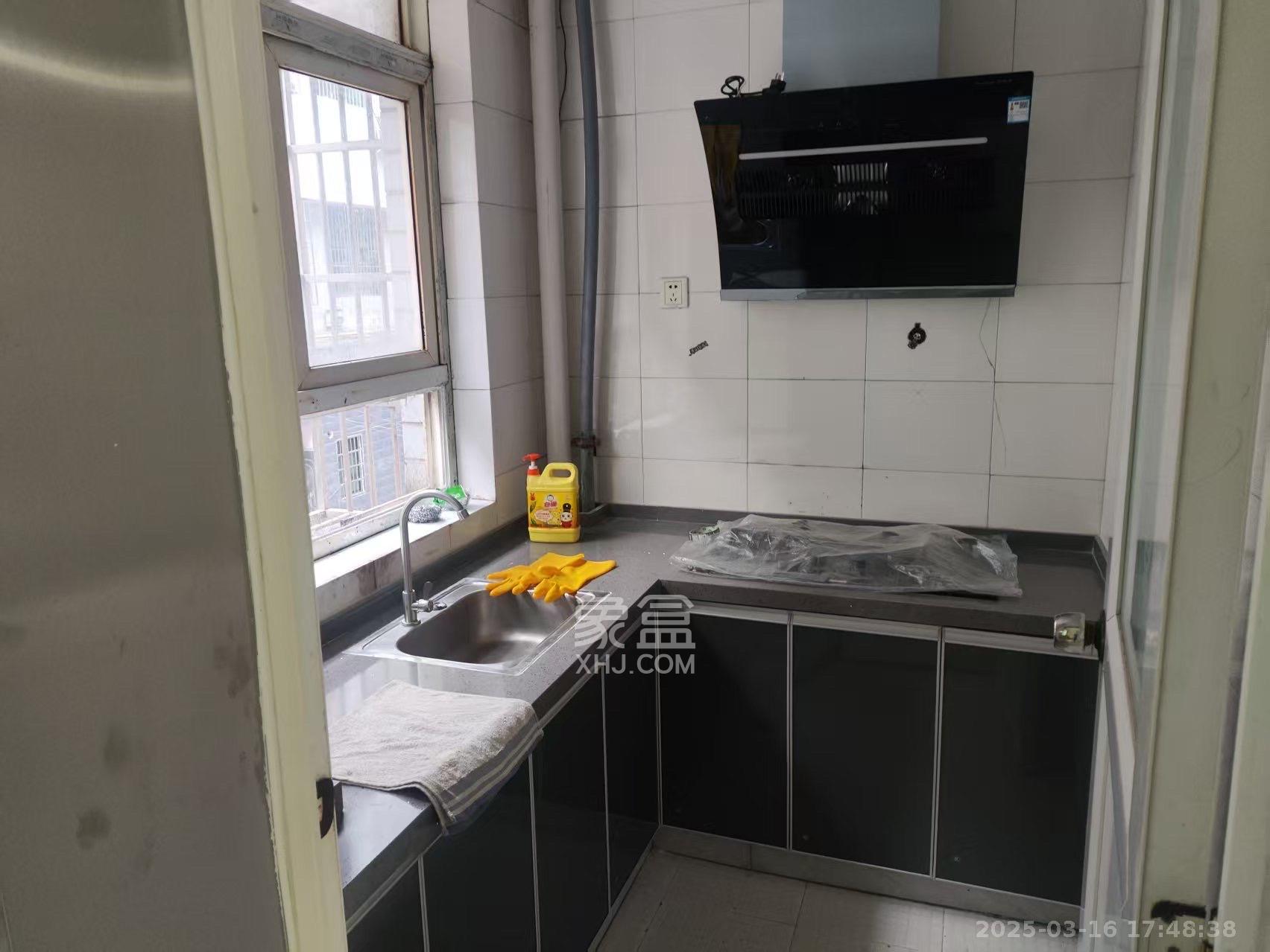 松雅安置小区  3室2厅1卫    1300.0元/月 松雅安置小区  3室2厅1卫    1300.0元/月室内图