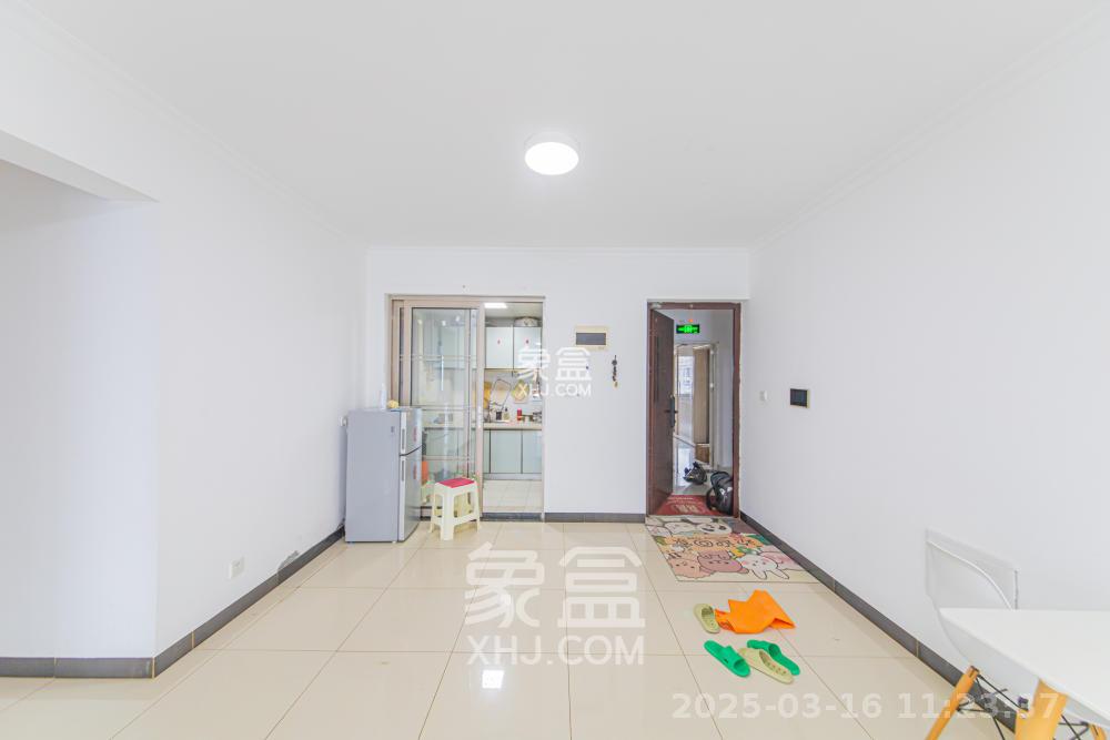 鑫远玲珑 3室2厅1卫 2300.0元/月 鑫远玲珑 3室2厅1卫 2300.0元/月室内图