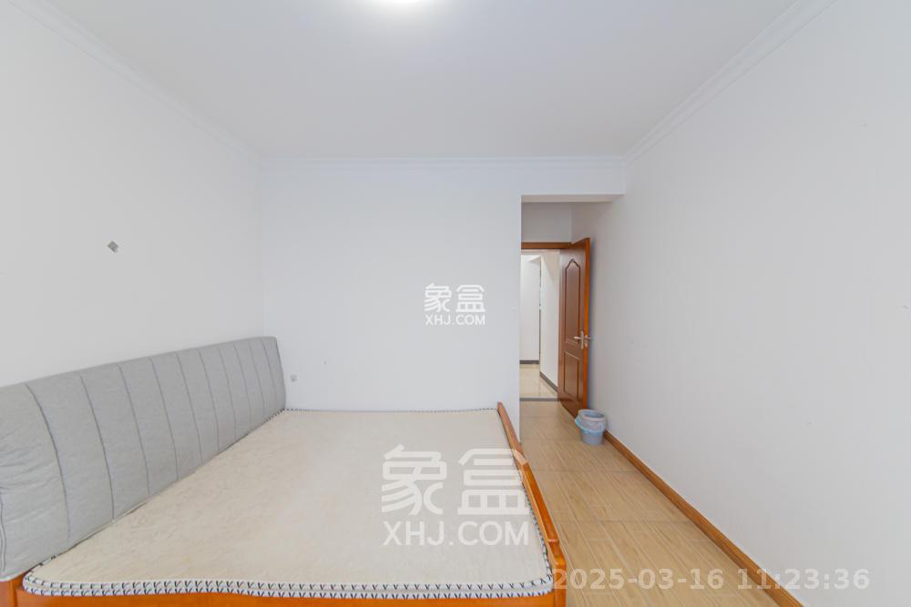 鑫远玲珑 3室2厅1卫 2300.0元/月 鑫远玲珑 3室2厅1卫 2300.0元/月室内图