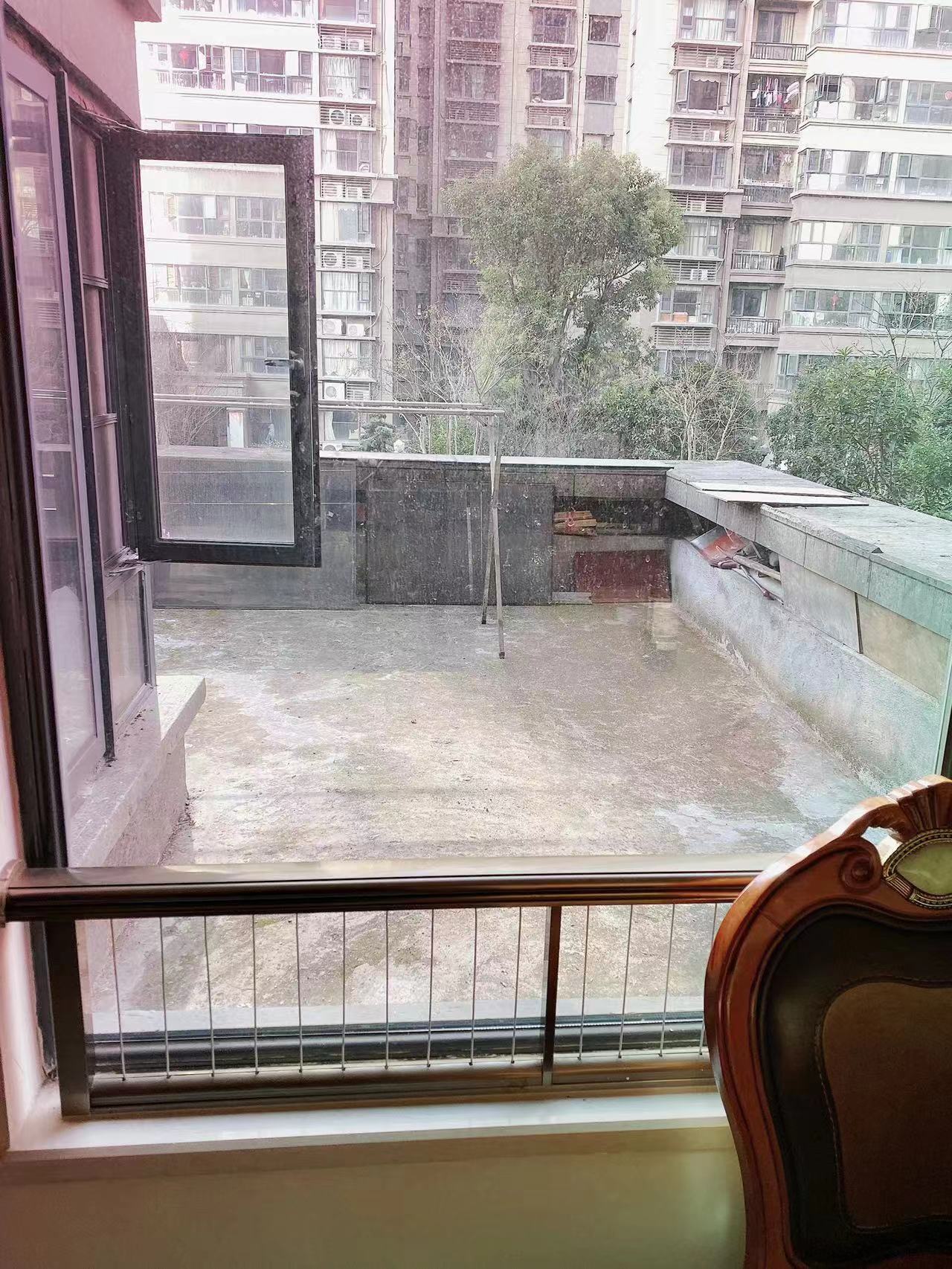 恒大华府 3室2厅2卫 2200.0元/月 恒大华府 3室2厅2卫 2200.0元/月室内图