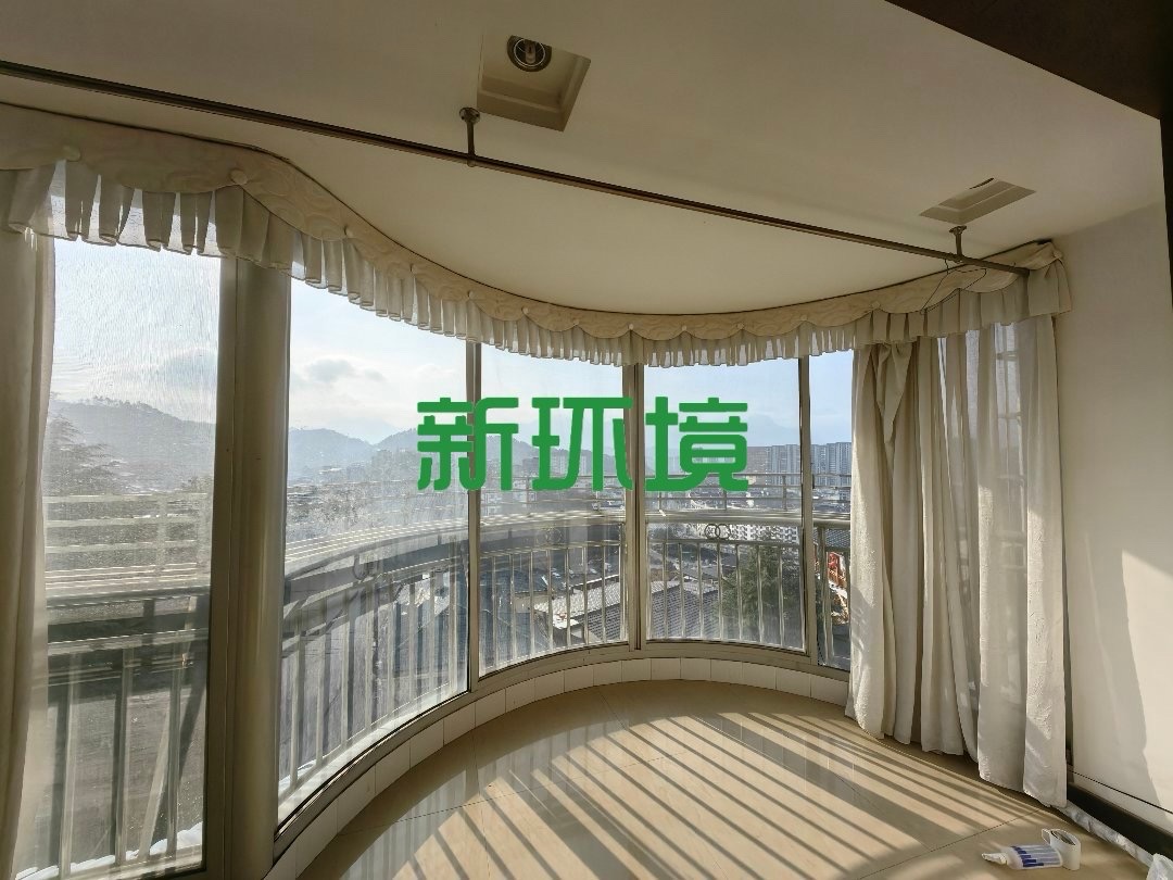 融苑小区  4室2厅2卫   65.00万客厅