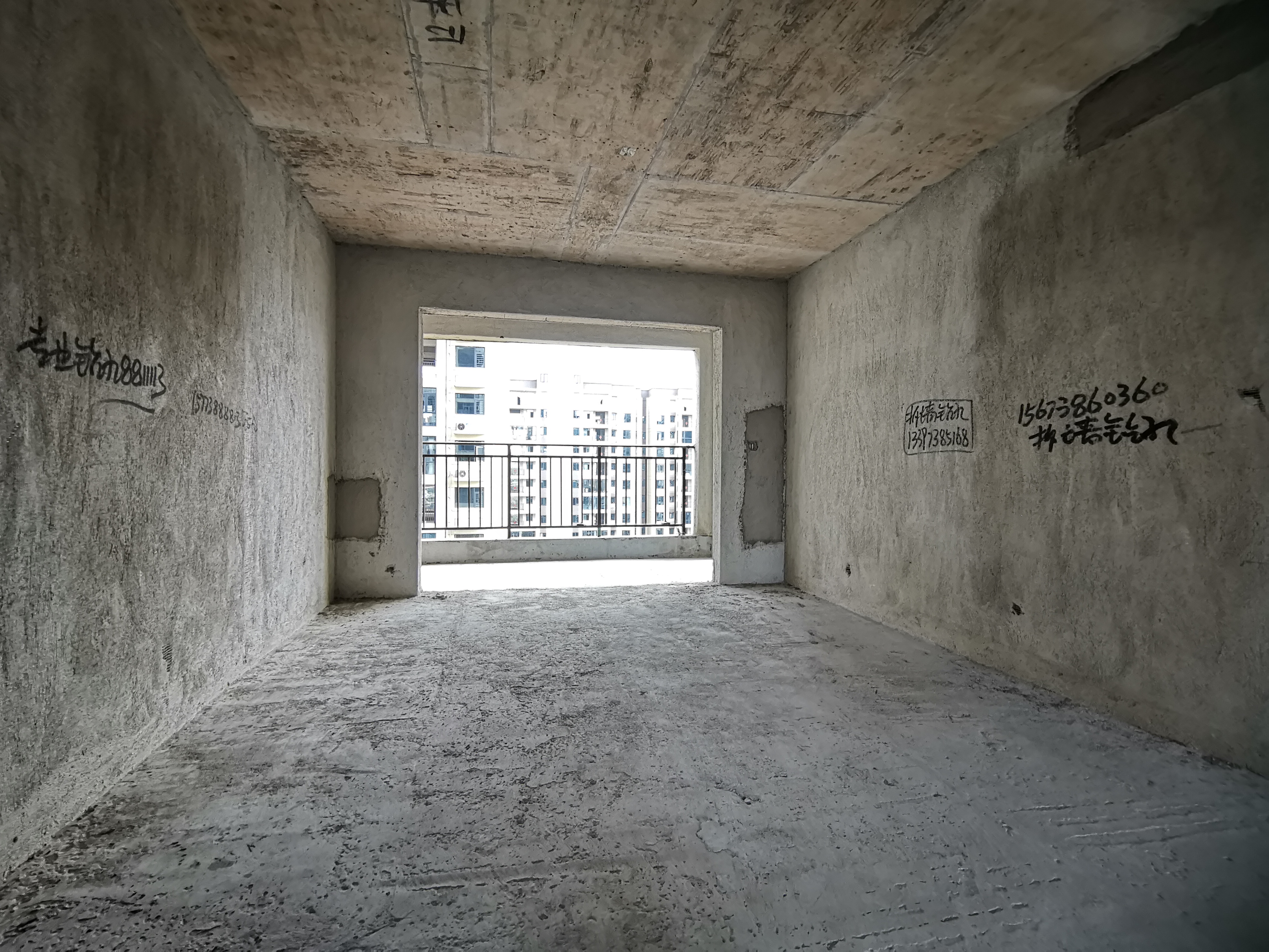 云泰天麓 1室0厅0卫 89.8万 云泰天麓 1室0厅0卫 89.8万客厅