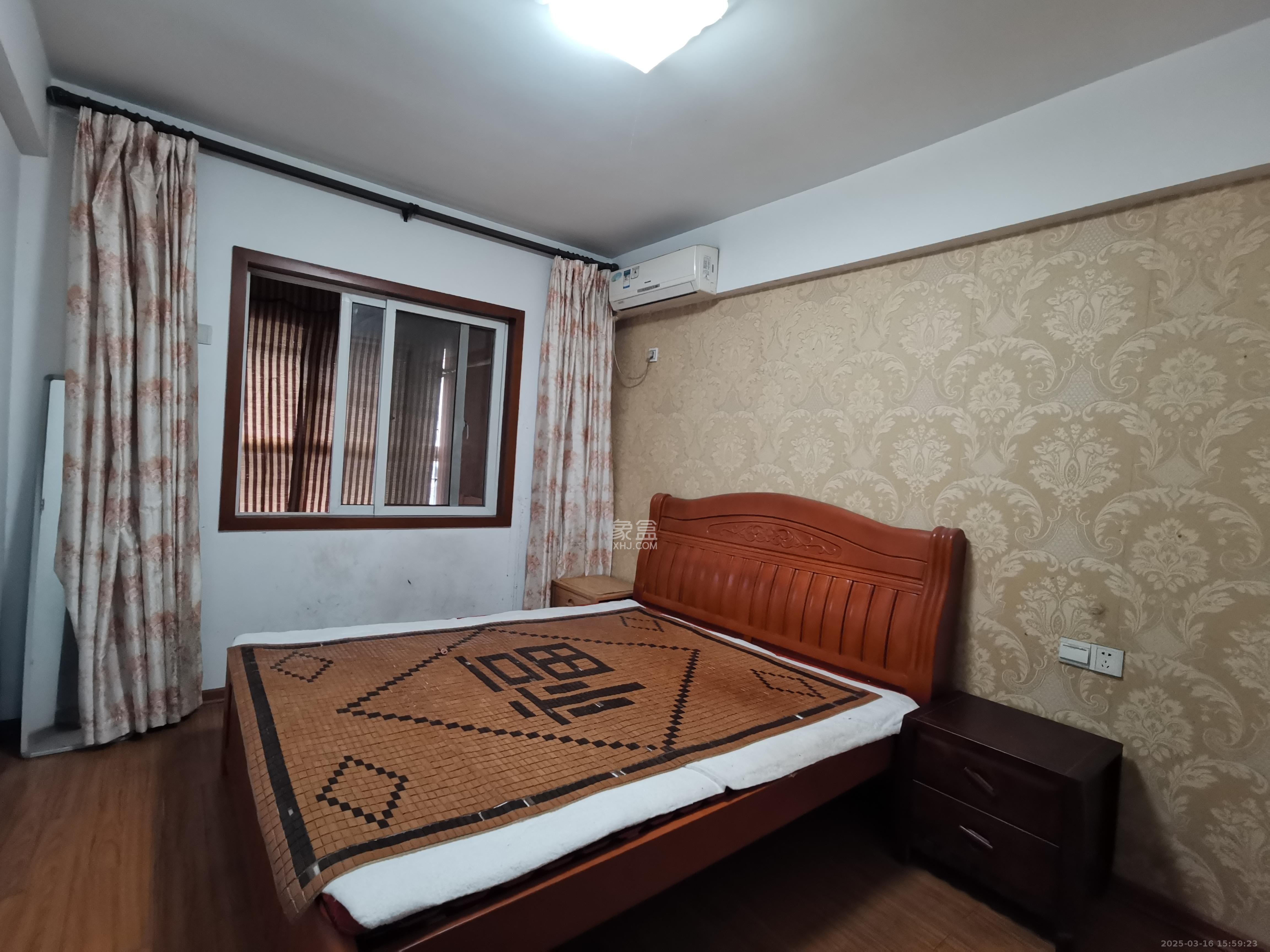 学府华庭 5室2厅2卫 2700.0元/月 学府华庭 5室2厅2卫 2700.0元/月室内图