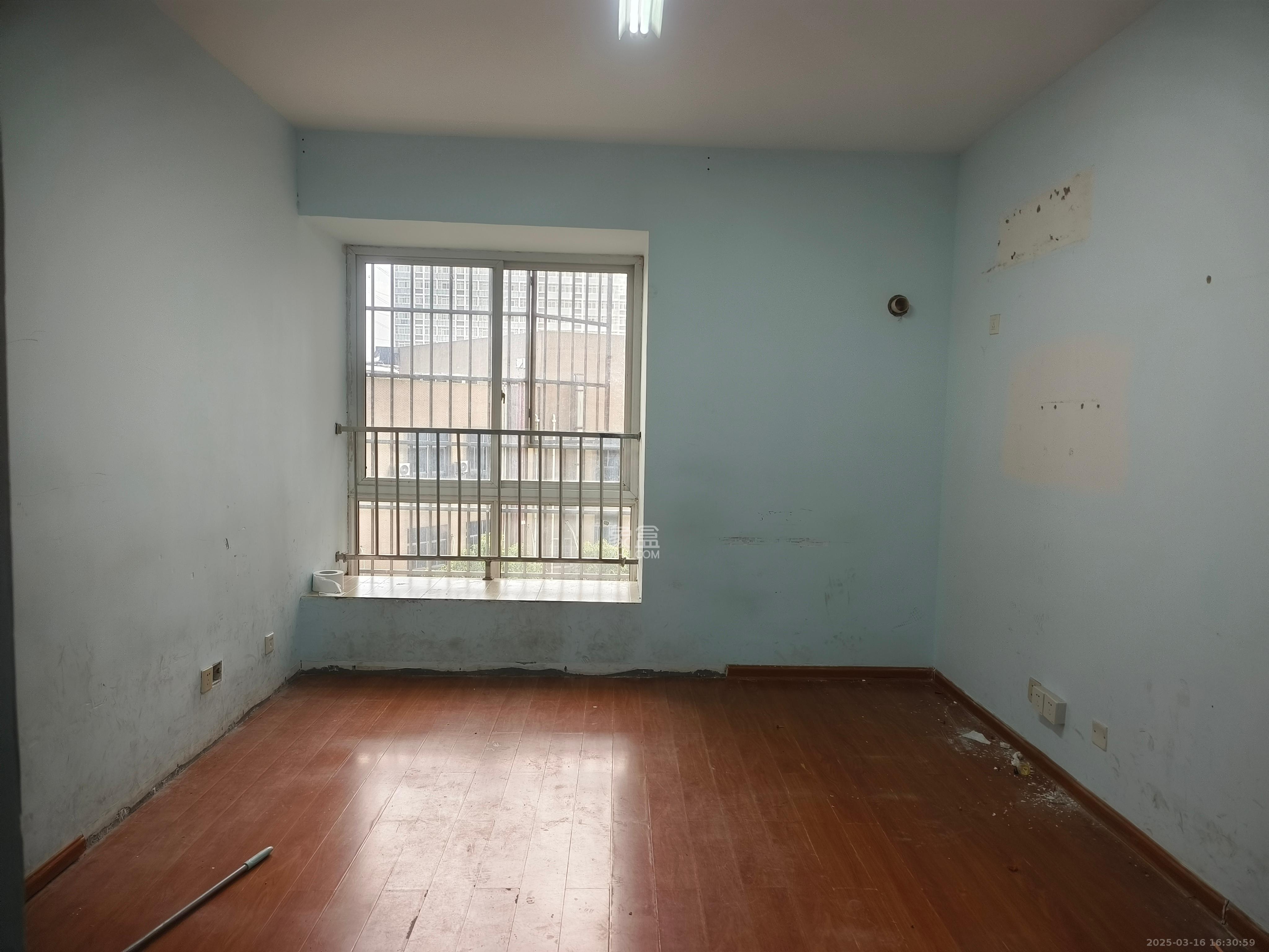 爵士湘 4室2厅2卫 1600.0元/月 爵士湘 4室2厅2卫 1600.0元/月室内图