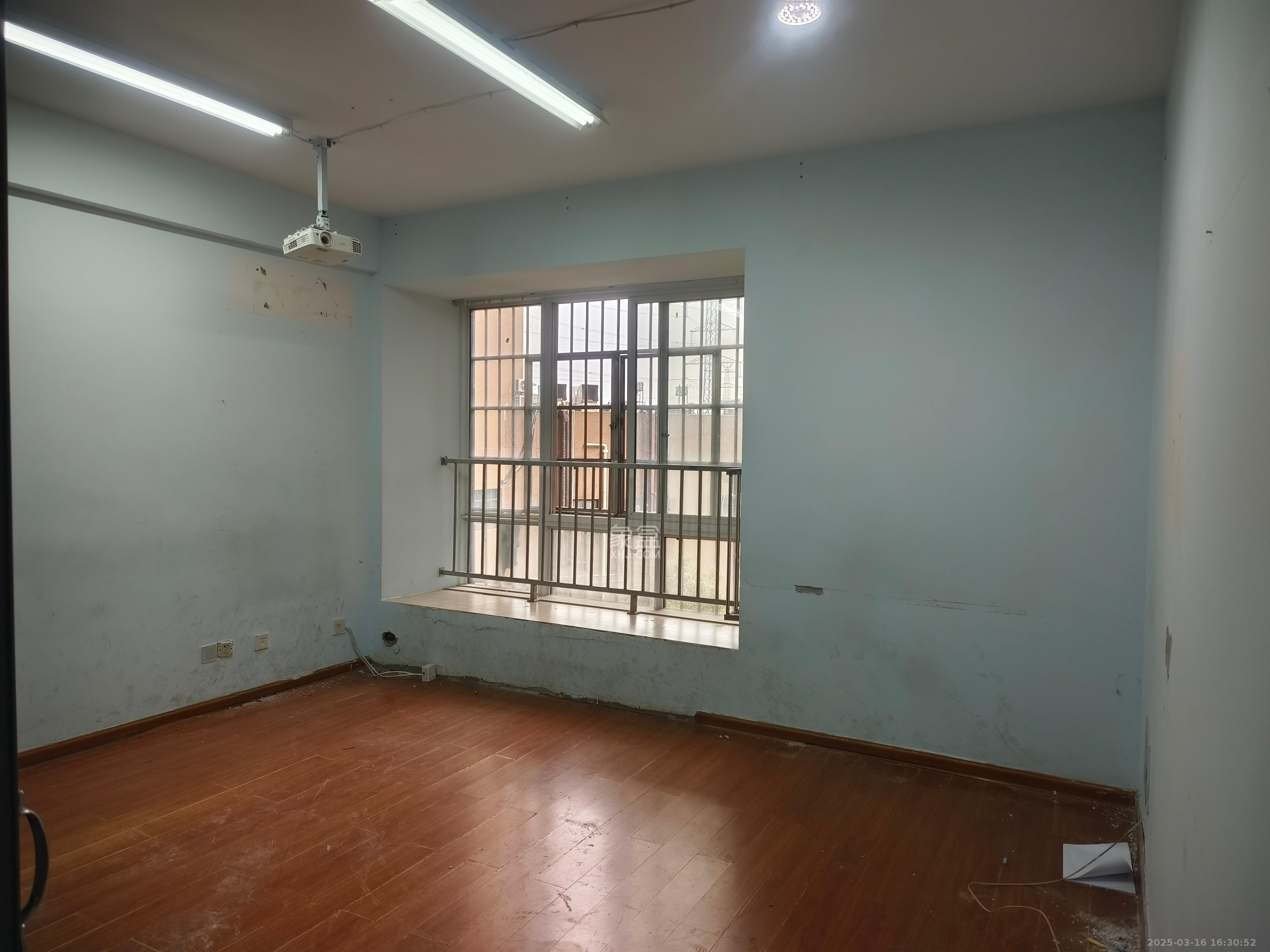 爵士湘 4室2厅2卫 1600.0元/月 爵士湘 4室2厅2卫 1600.0元/月室内图