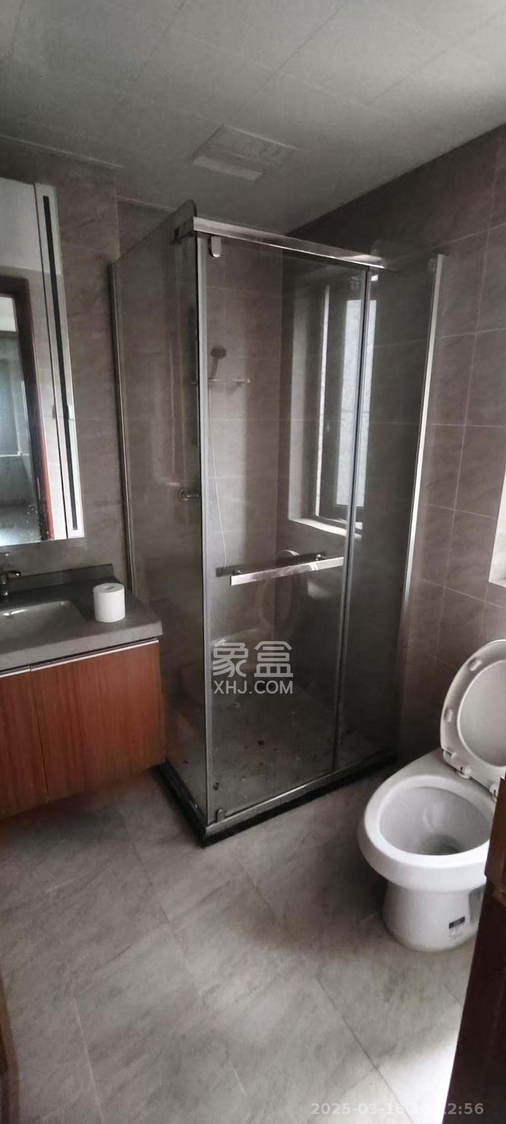 恒大御景半岛  3室2厅2卫   1800.00元/月室内图