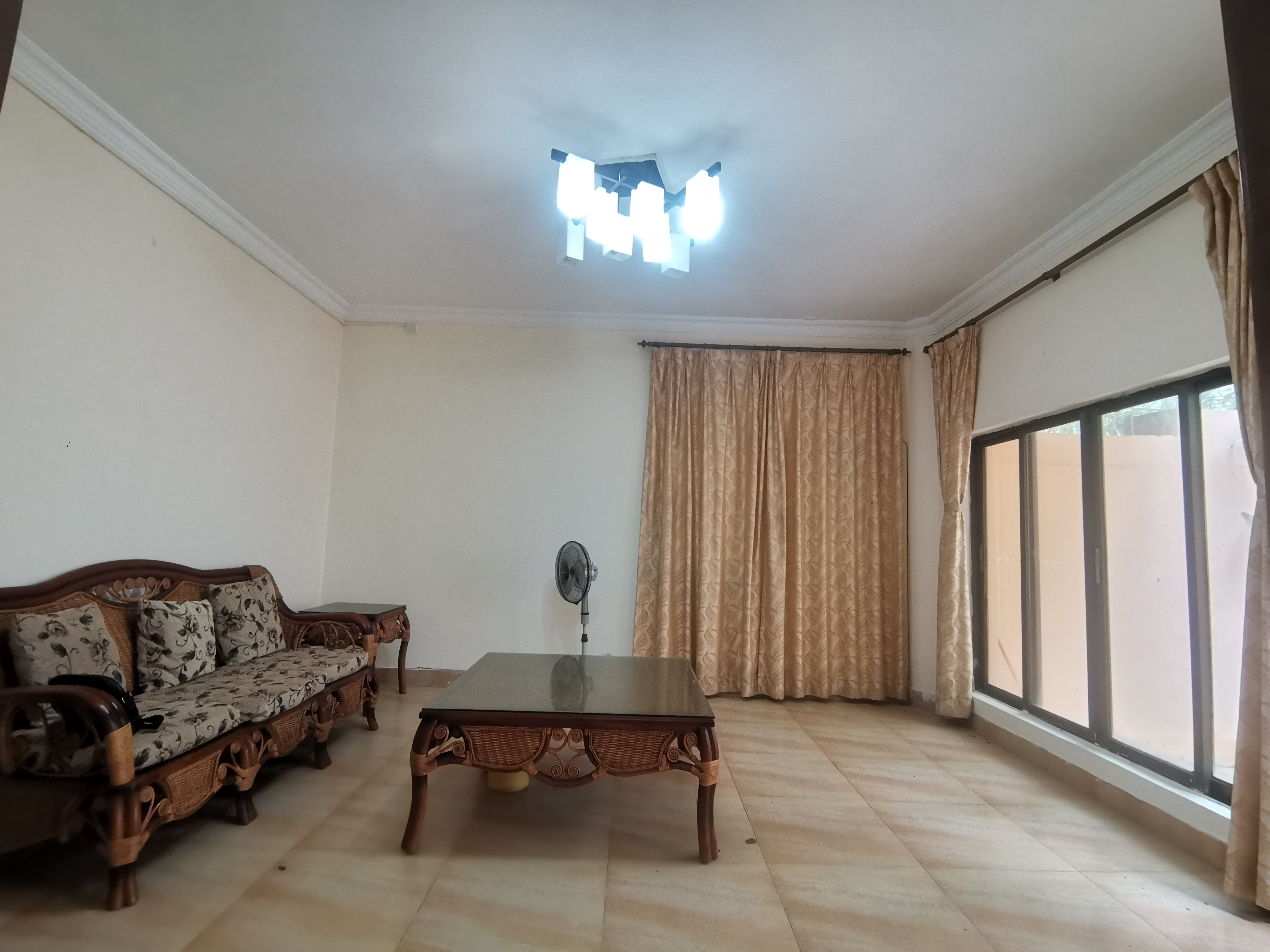 海房新村 9室2厅3卫 10000.0元/月 海房新村 9室2厅3卫 10000.0元/月室内图