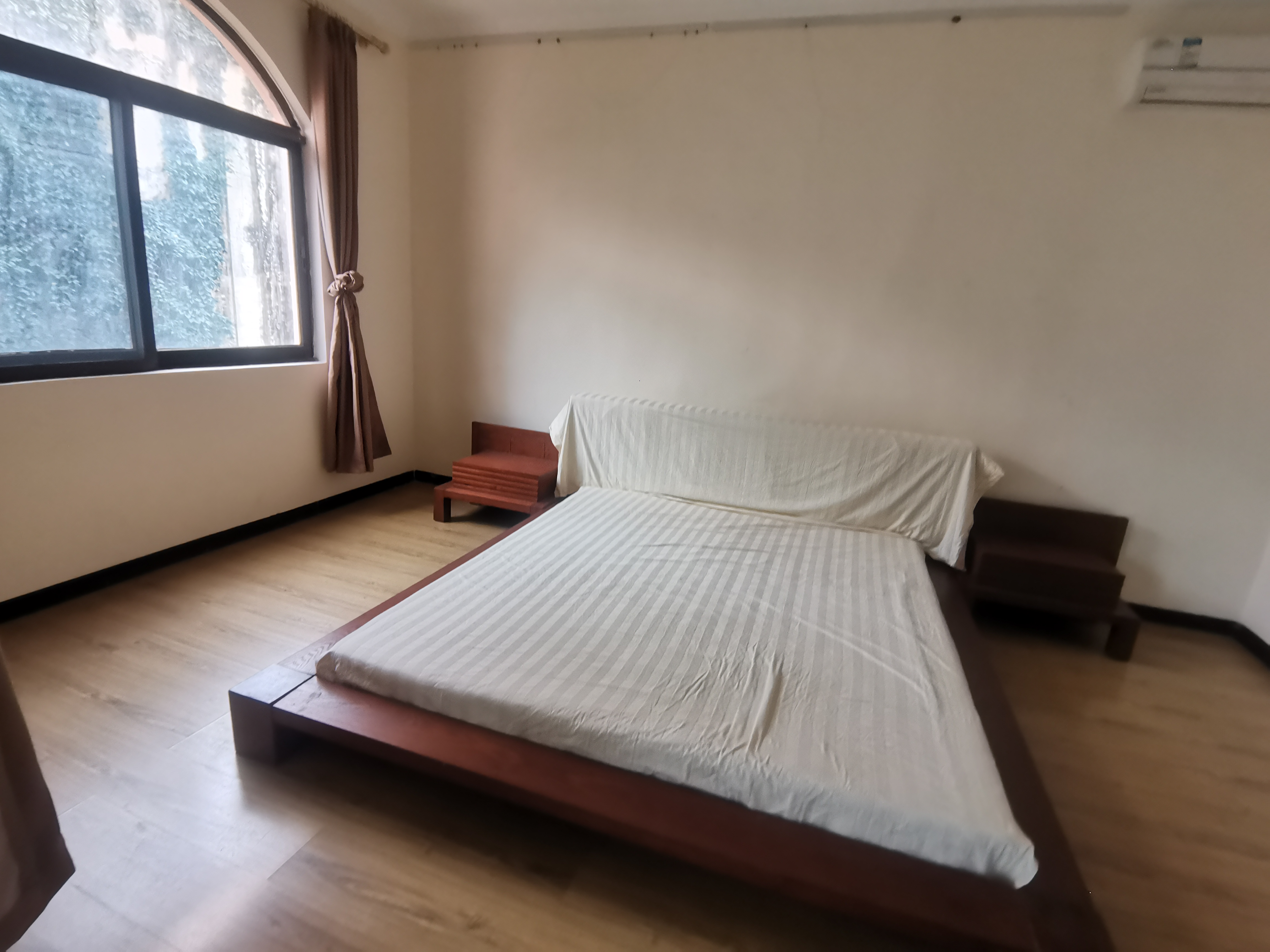 海房新村 9室2厅3卫 10000.0元/月 海房新村 9室2厅3卫 10000.0元/月室内图