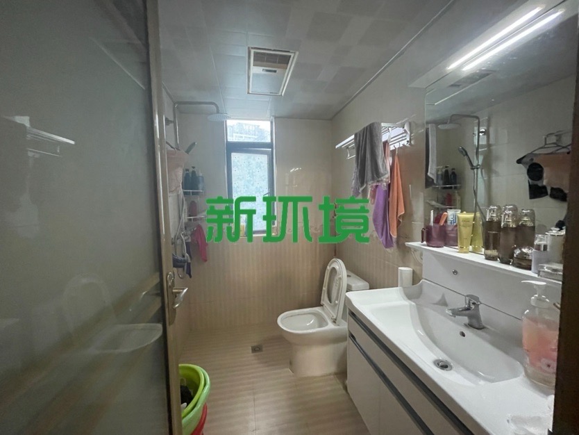 东岳新外滩  3室2厅2卫   75.00万卫生间