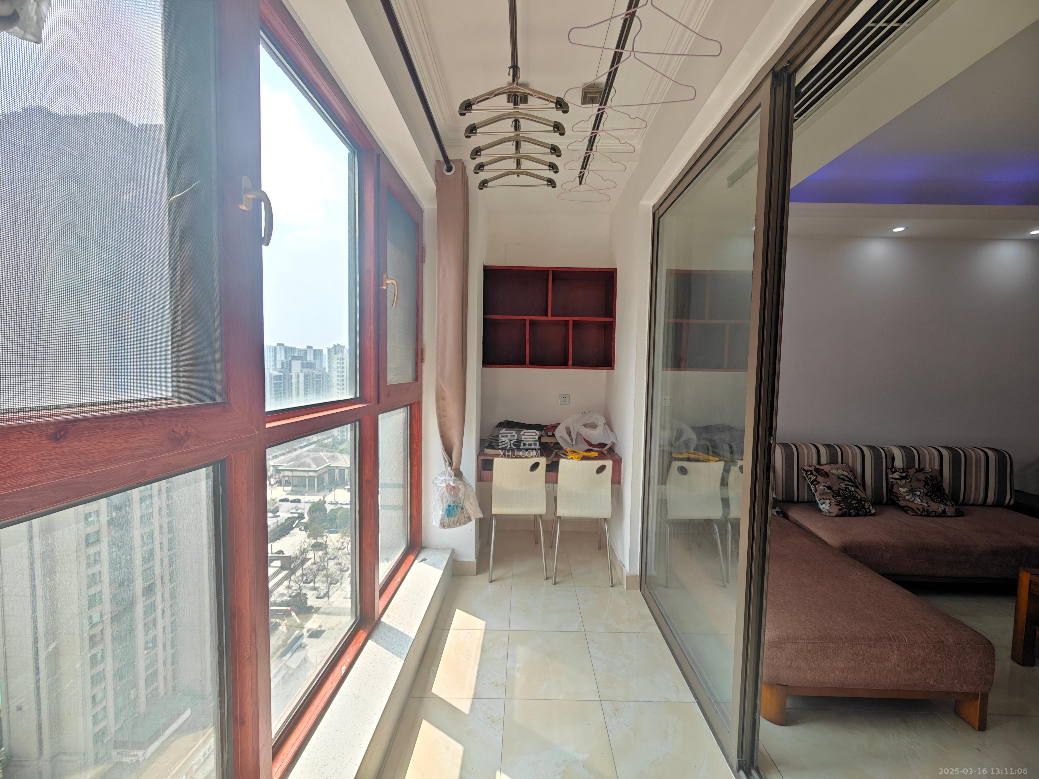 金茂梅溪湖  3室2厅2卫    2900.0元/月室内图