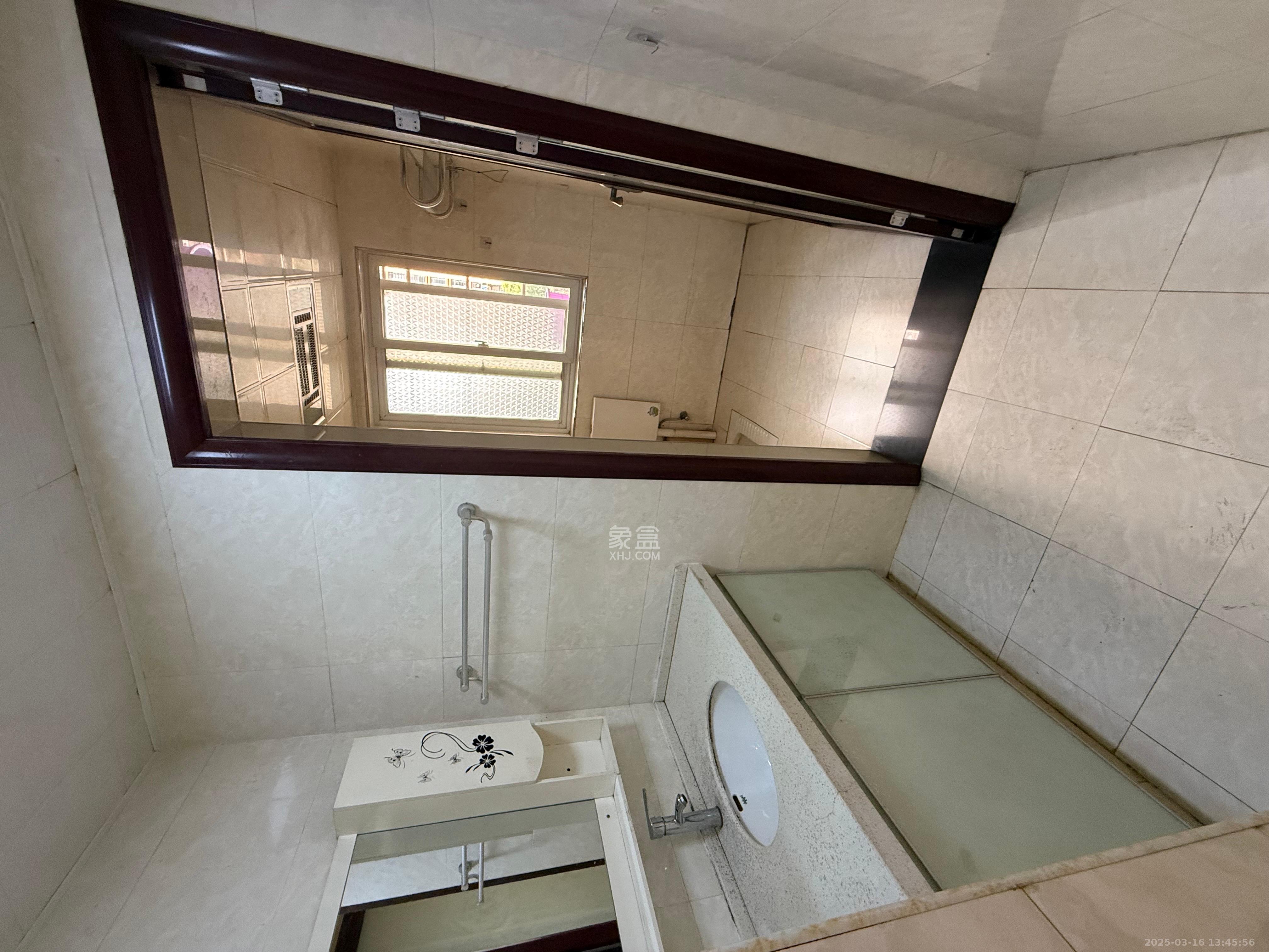 领东汇 4室2厅2卫 3200.0元/月 领东汇 4室2厅2卫 3200.0元/月室内图