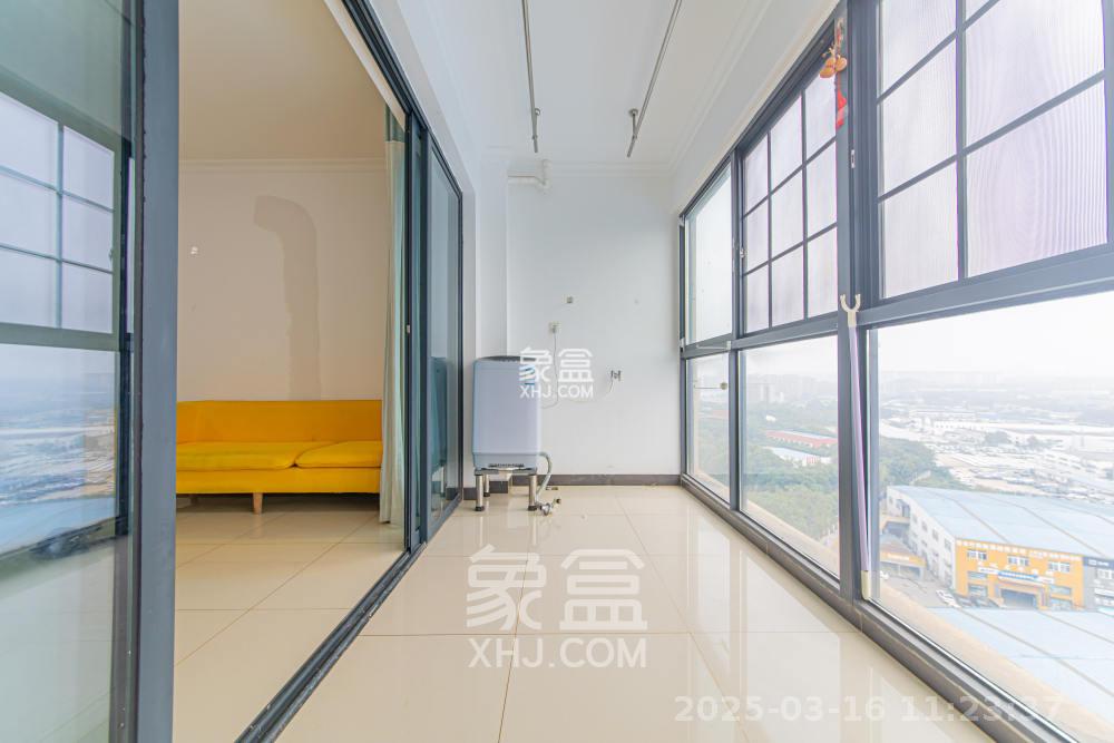 鑫远玲珑 3室2厅1卫 2300.0元/月 鑫远玲珑 3室2厅1卫 2300.0元/月室内图