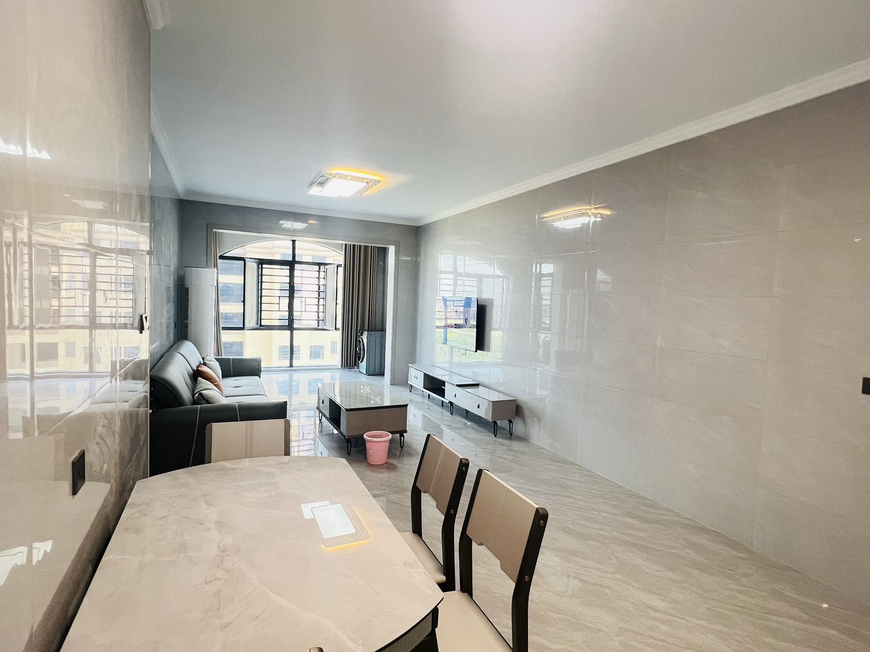 奥地利春天  3室2厅2卫    2200.0元/月 奥地利春天  3室2厅2卫    2200.0元/月室内图