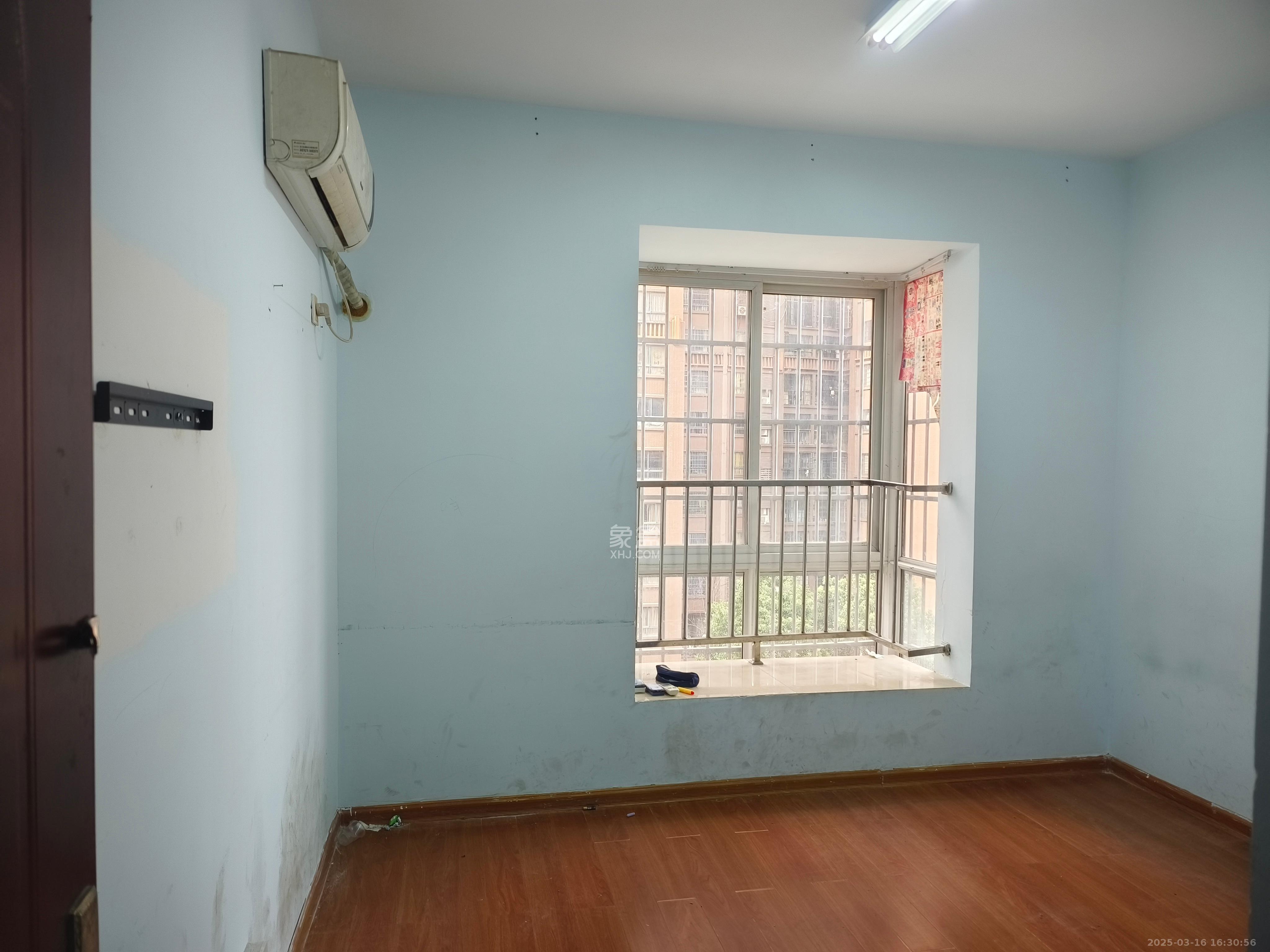 爵士湘 4室2厅2卫 1600.0元/月 爵士湘 4室2厅2卫 1600.0元/月室内图