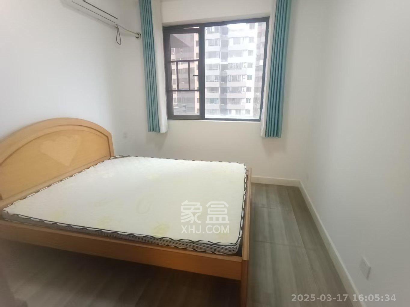 长房云时代  3室2厅1卫   2600.00元/月