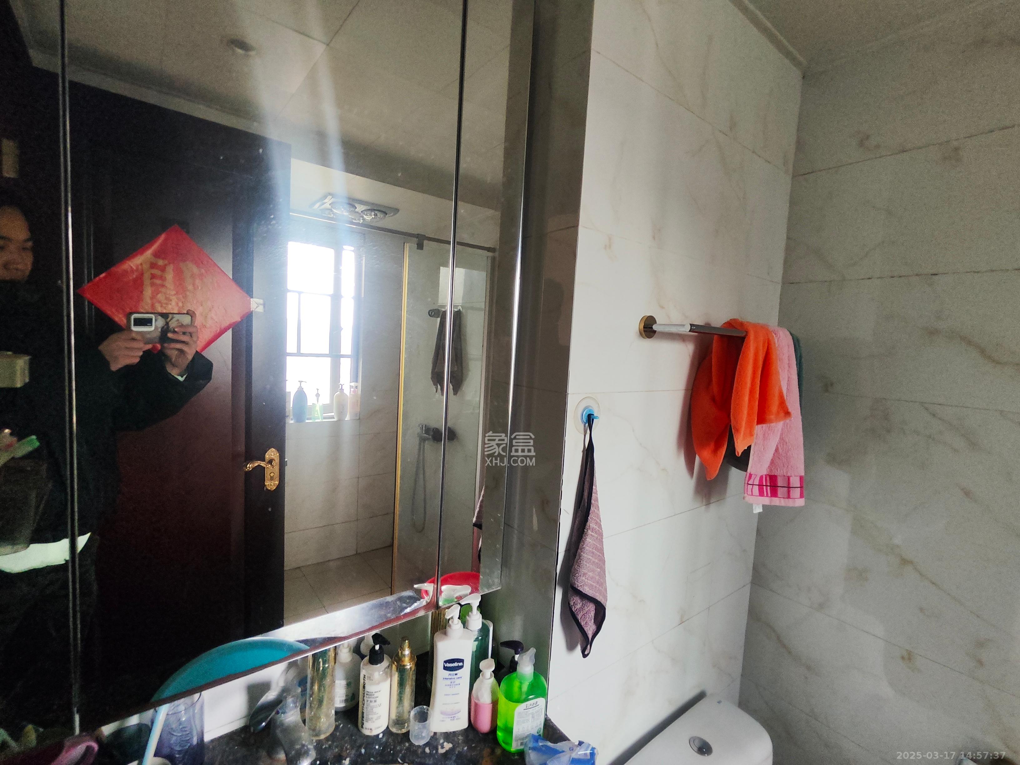 恒大江湾 3室2厅2卫 2400.0元/月 恒大江湾 3室2厅2卫 2400.0元/月室内图