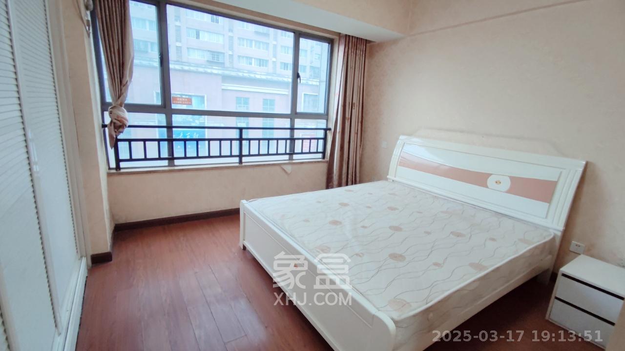 西子一间  1室0厅1卫    1400.0元/月室内图
