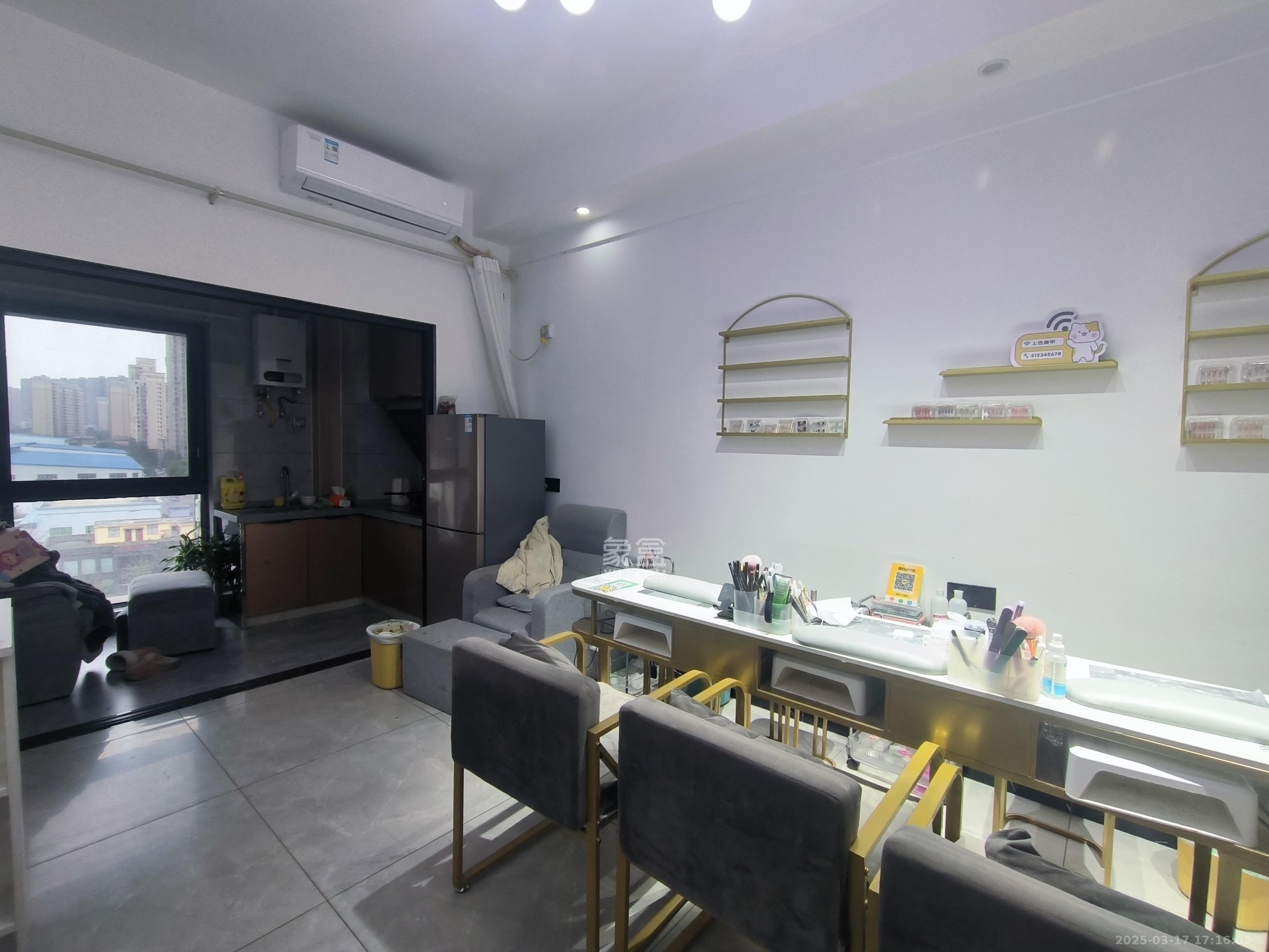 明发国际城  1室1厅1卫    1500.0元/月 明发国际城  1室1厅1卫    1500.0元/月室内图