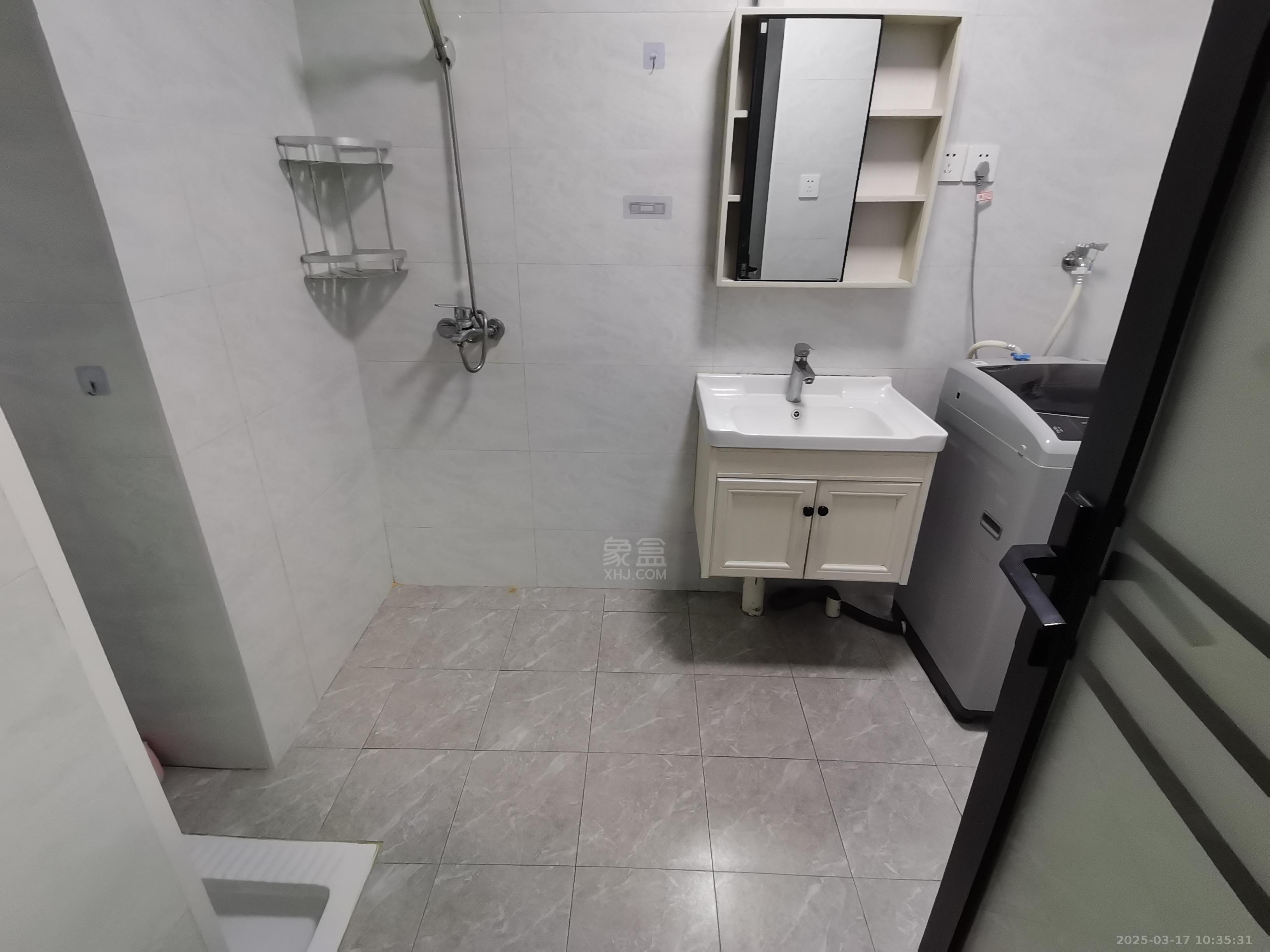 朗廷览江 1室1厅1卫 1600.0元/月 朗廷览江 1室1厅1卫 1600.0元/月室内图