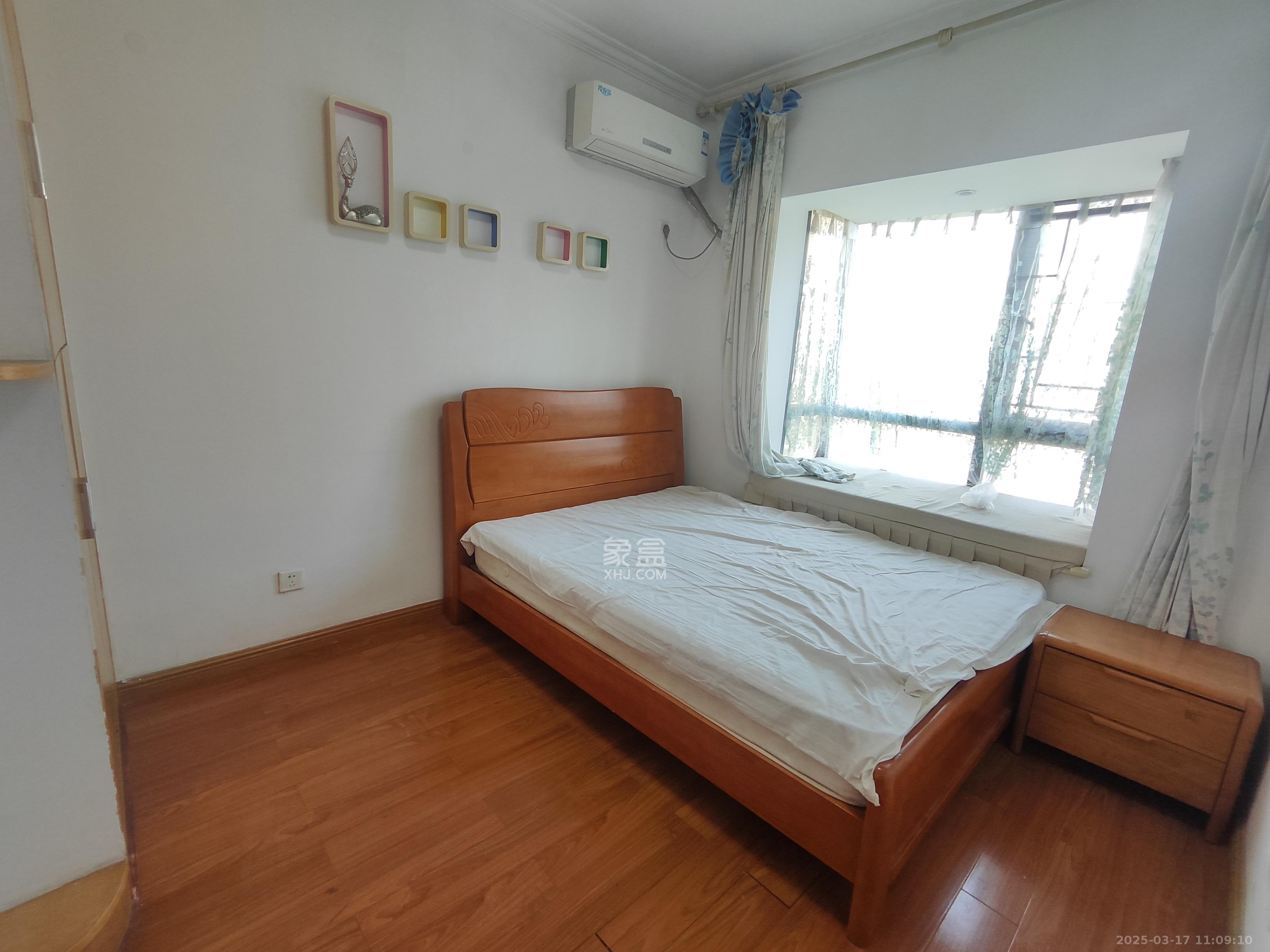 月畔湾  3室2厅2卫   2800.00元/月室内图