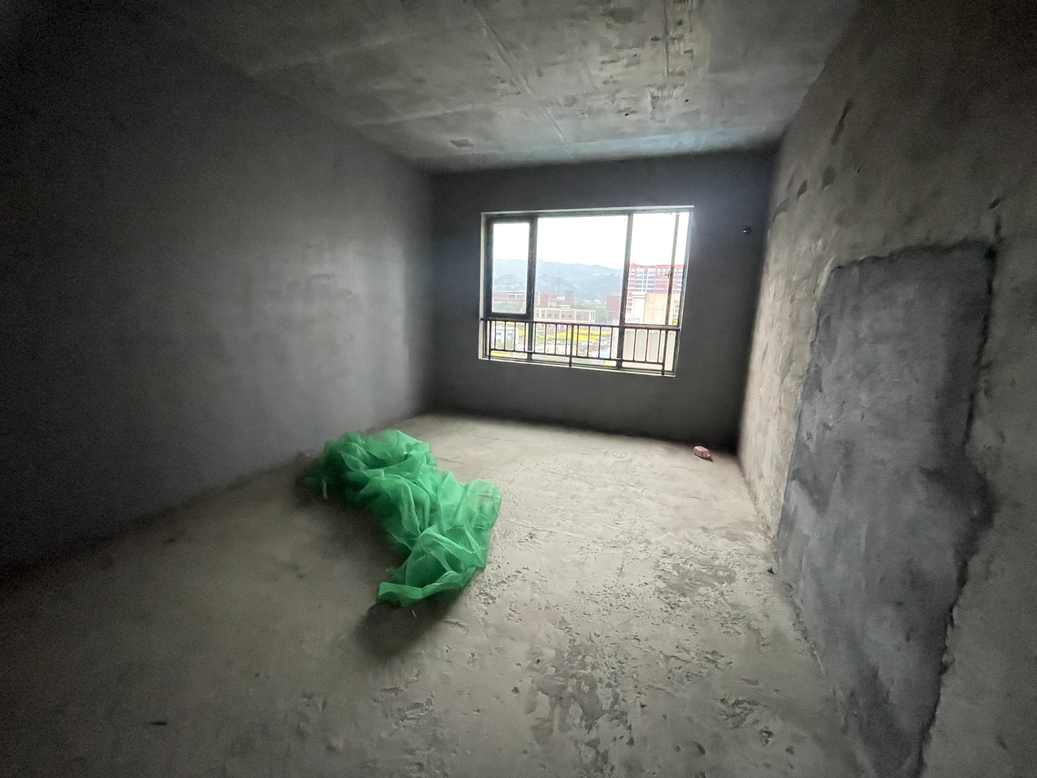 昊天珑璟湾 4室2厅2卫 88.0万 昊天珑璟湾 4室2厅2卫 88.0万客厅