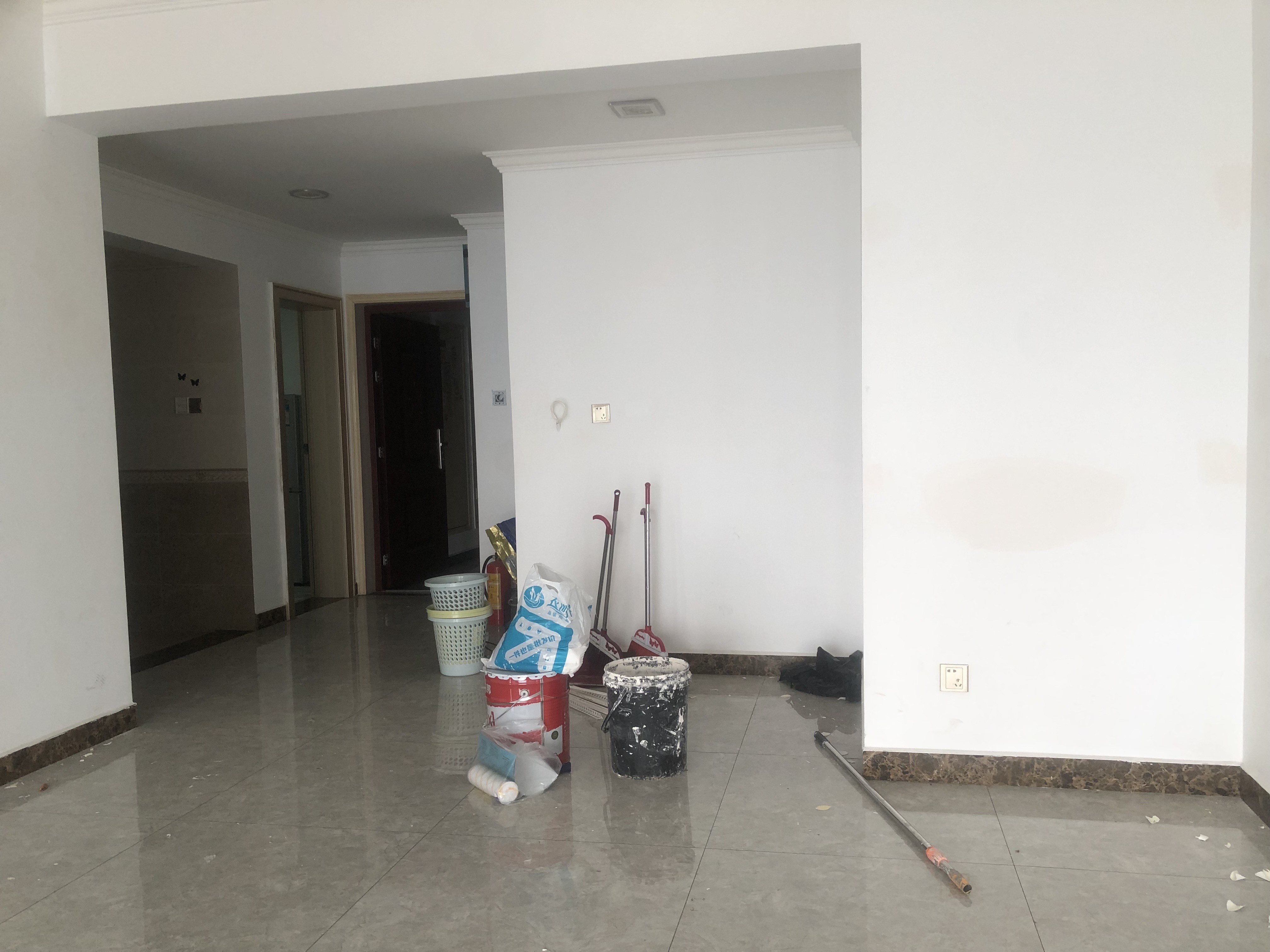 南门口安置小区一期 3室2厅2卫 2500.0元/月 南门口安置小区一期 3室2厅2卫 2500.0元/月室内图