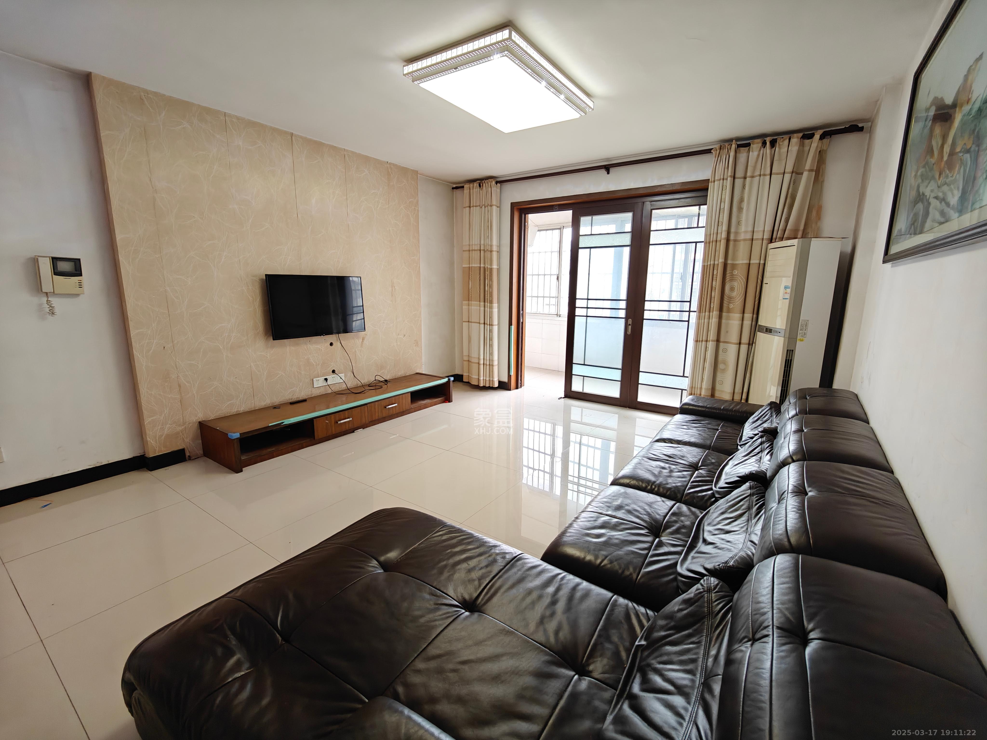 玛依拉山庄 3室2厅2卫 3200.0元/月 玛依拉山庄 3室2厅2卫 3200.0元/月室内图